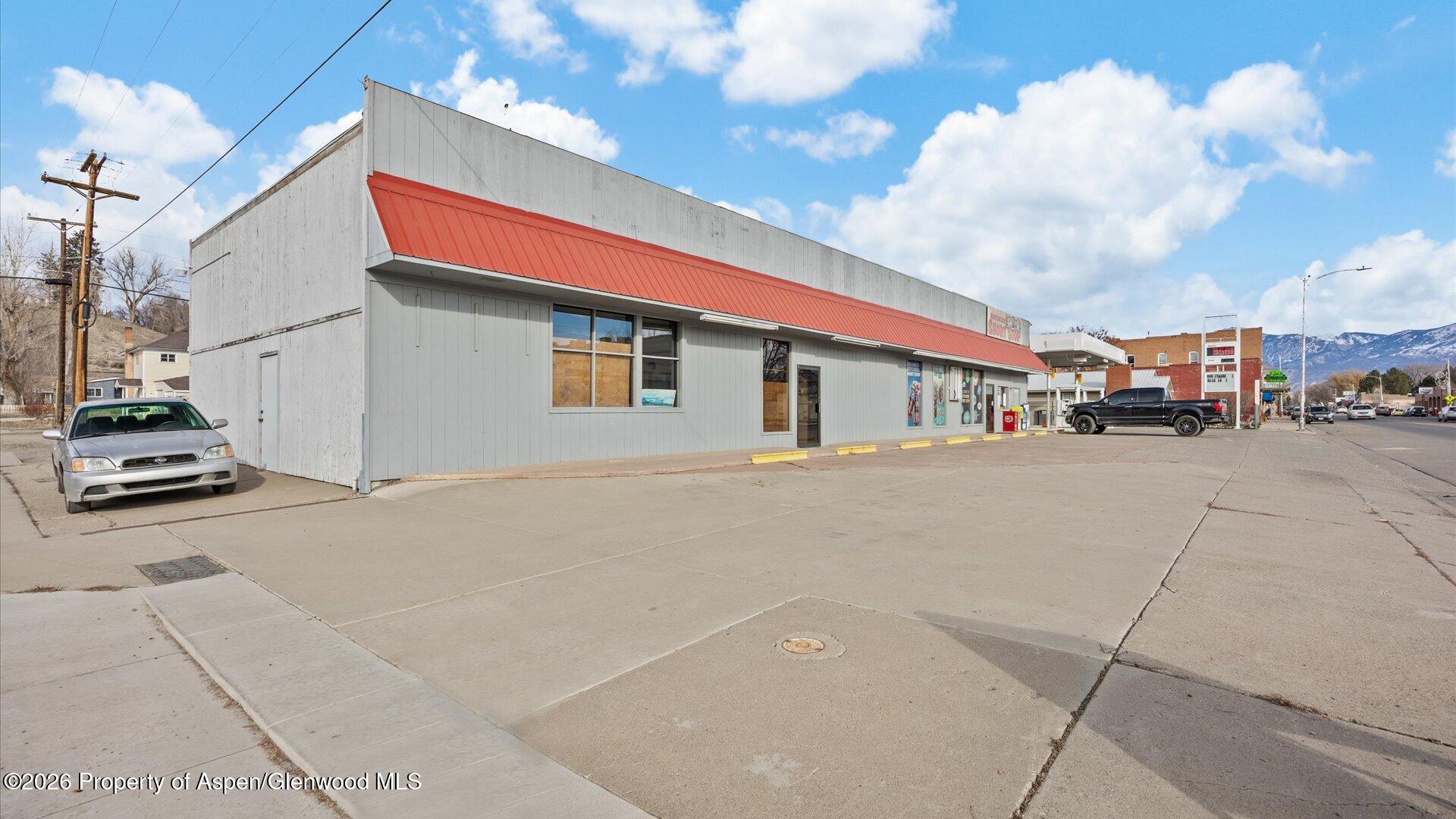 180 W Bridge Street Property Photo 6