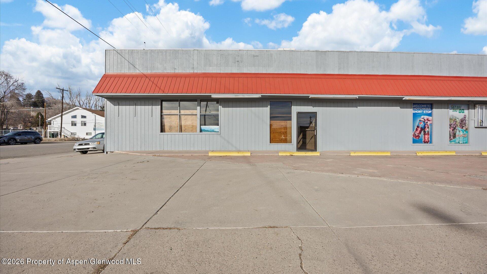 180 W Bridge Street Property Photo 7