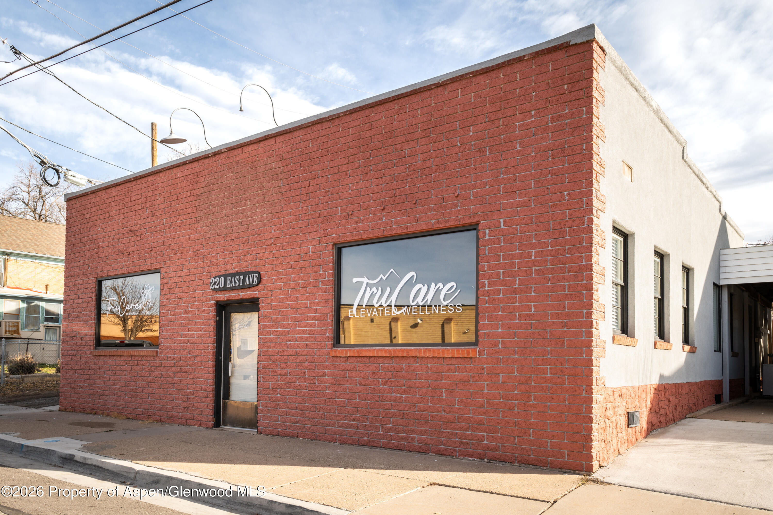 220 East Avenue Property Photo 1