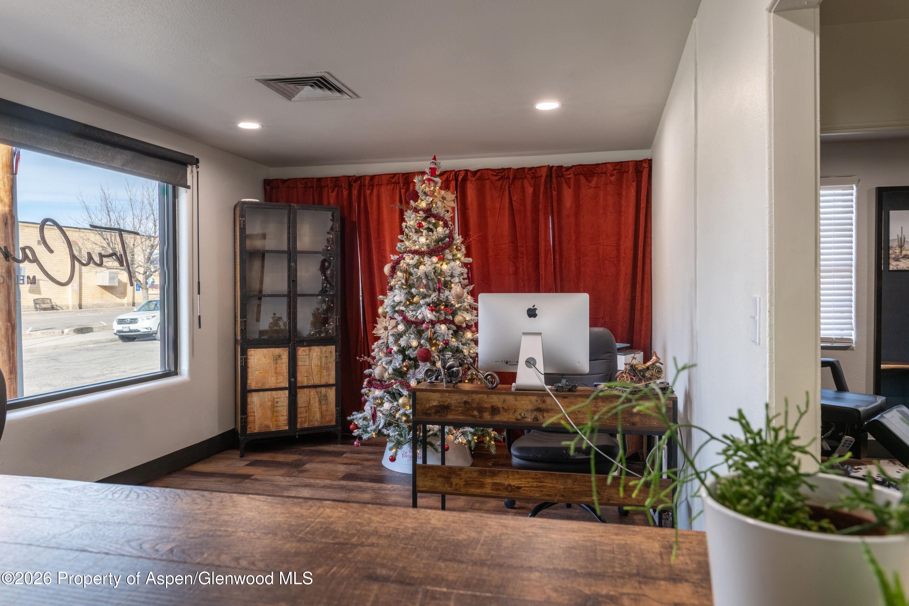 220 East Avenue Property Photo 5