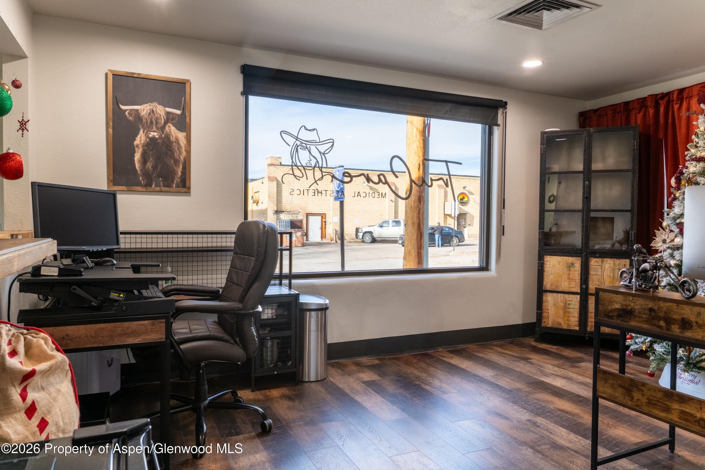 220 East Avenue Property Photo 6