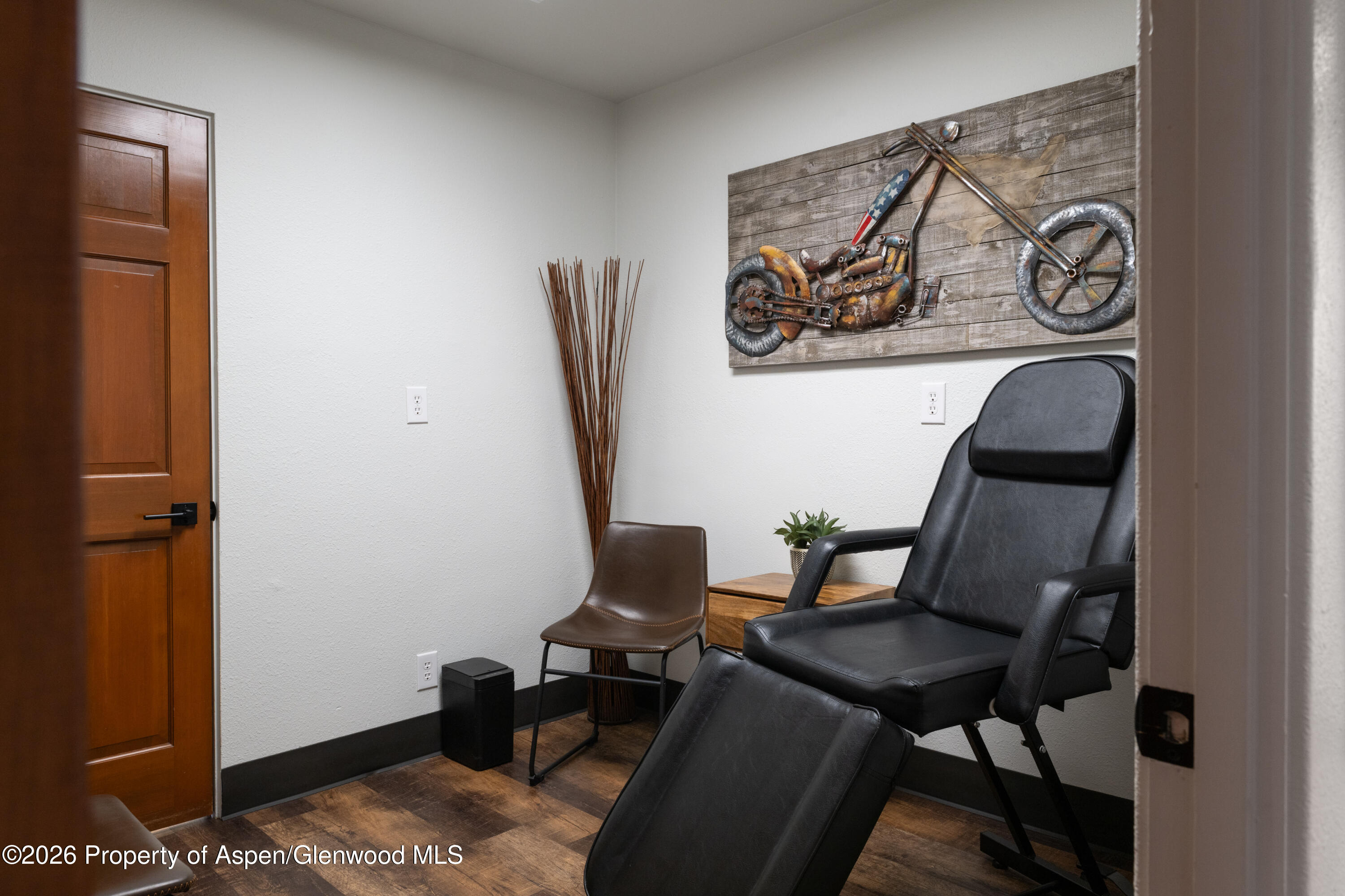 220 East Avenue Property Photo 9
