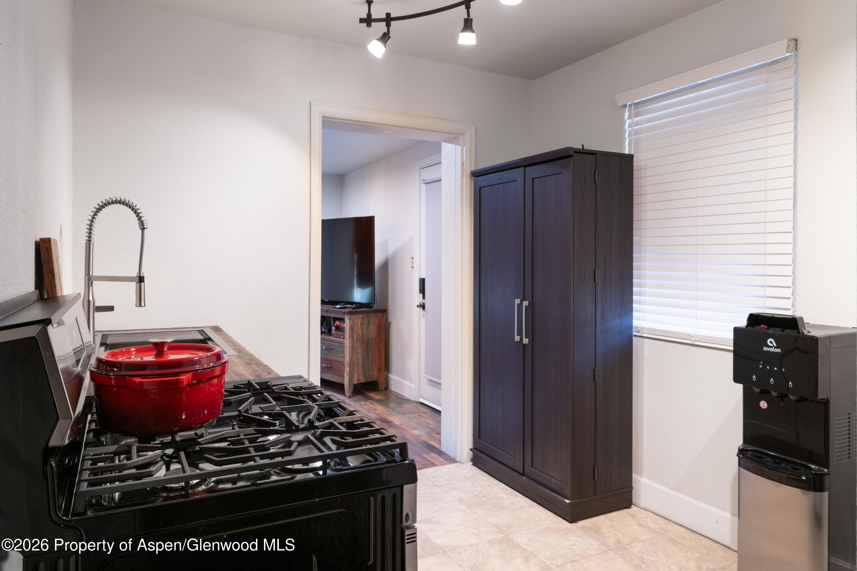 220 East Avenue Property Photo 13