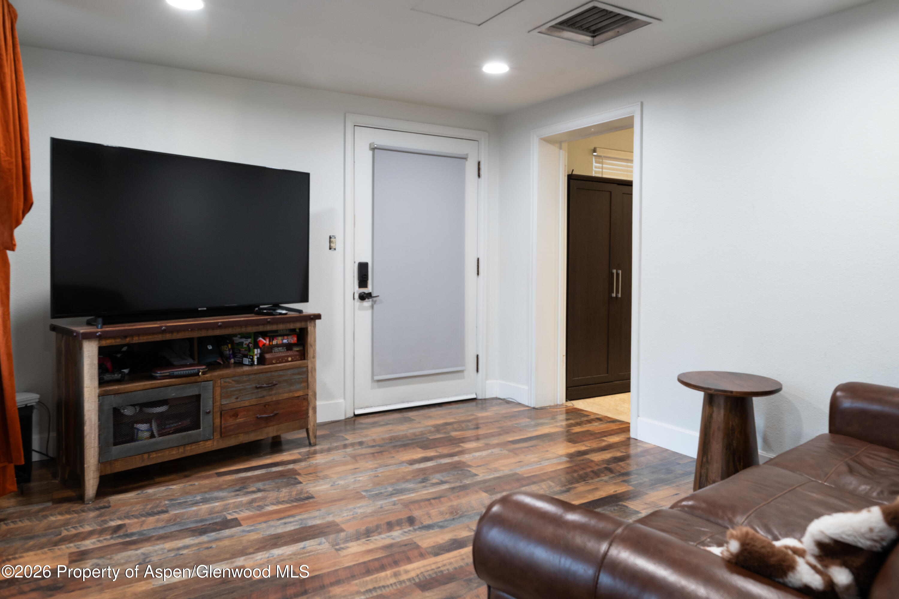 220 East Avenue Property Photo 15
