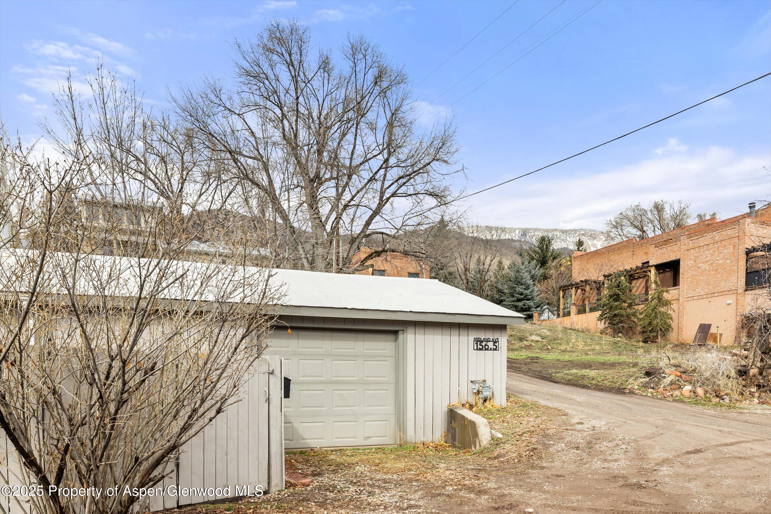 156.5 Midland Avenue Property Photo 9