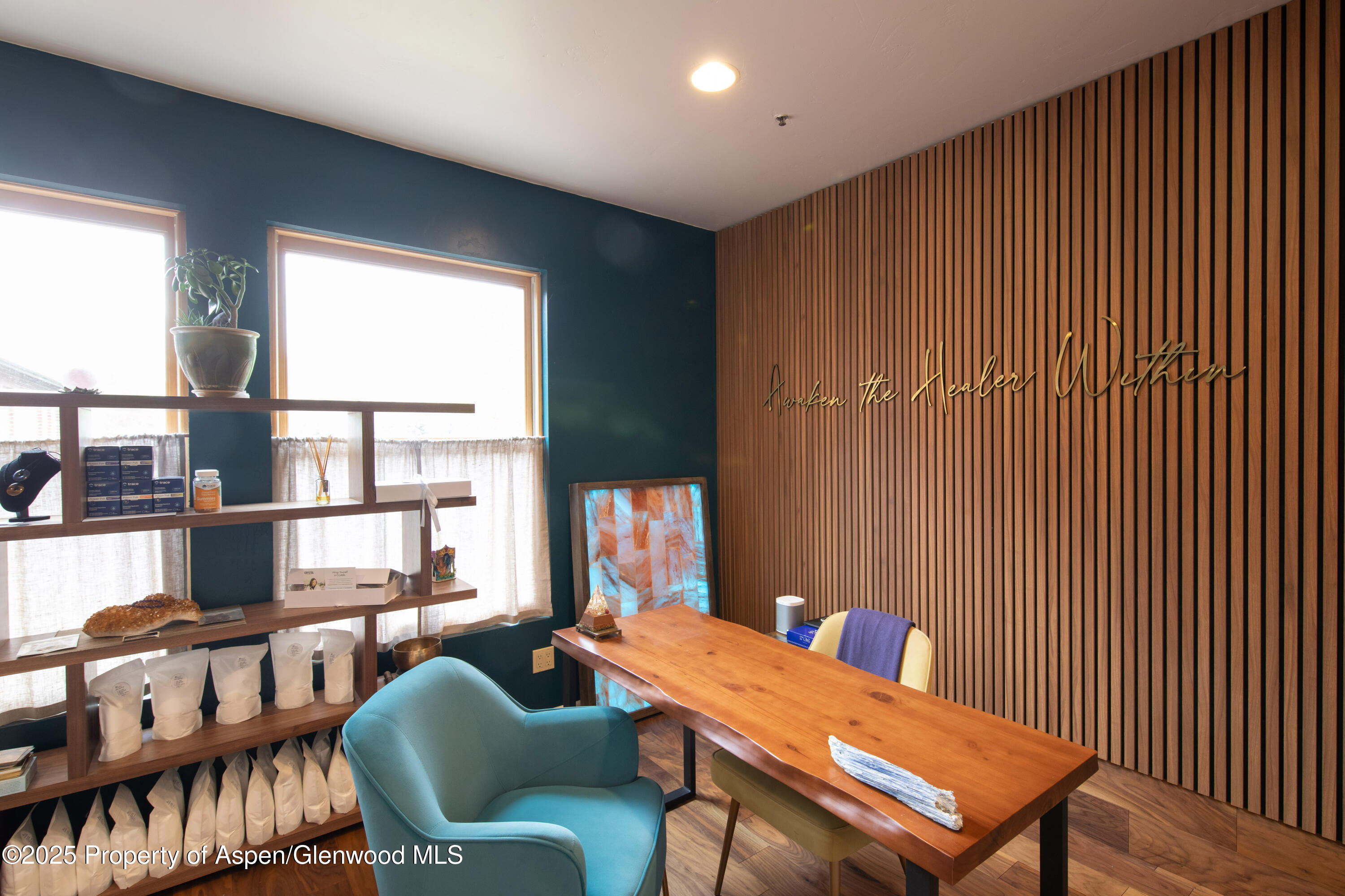 711 E Valley Road 202a Property Photo 5
