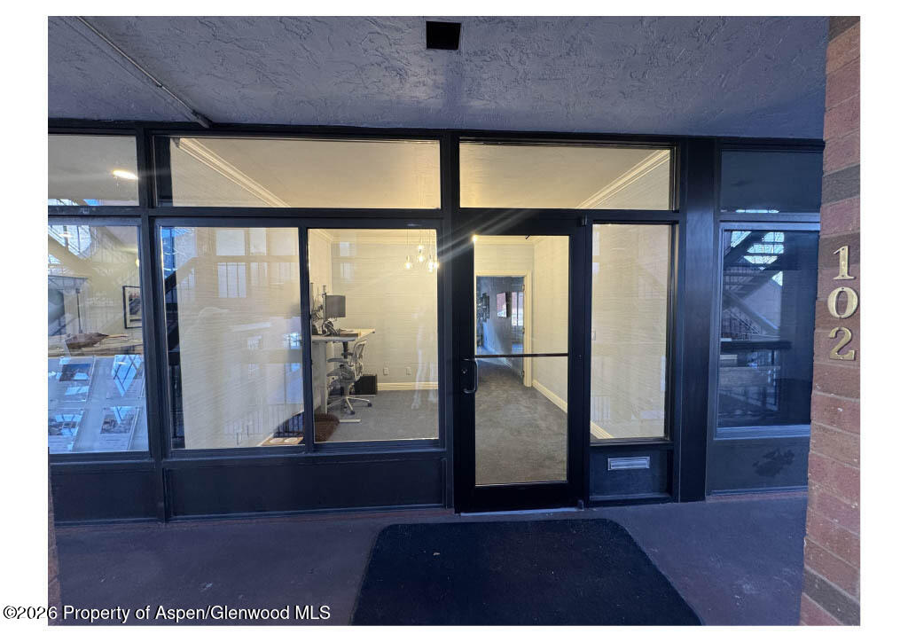 533 E Hopkins Avenue 102 Property Photo 1