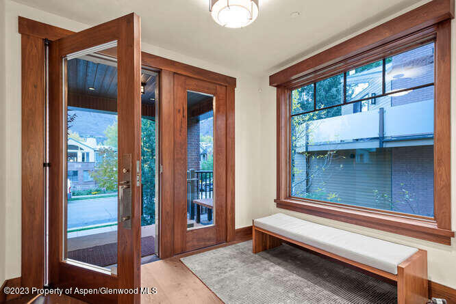 719 E Hopkins Avenue 202 Property Photo 25