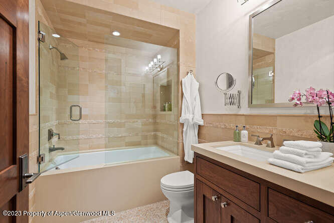 719 E Hopkins Avenue 202 Property Photo 27
