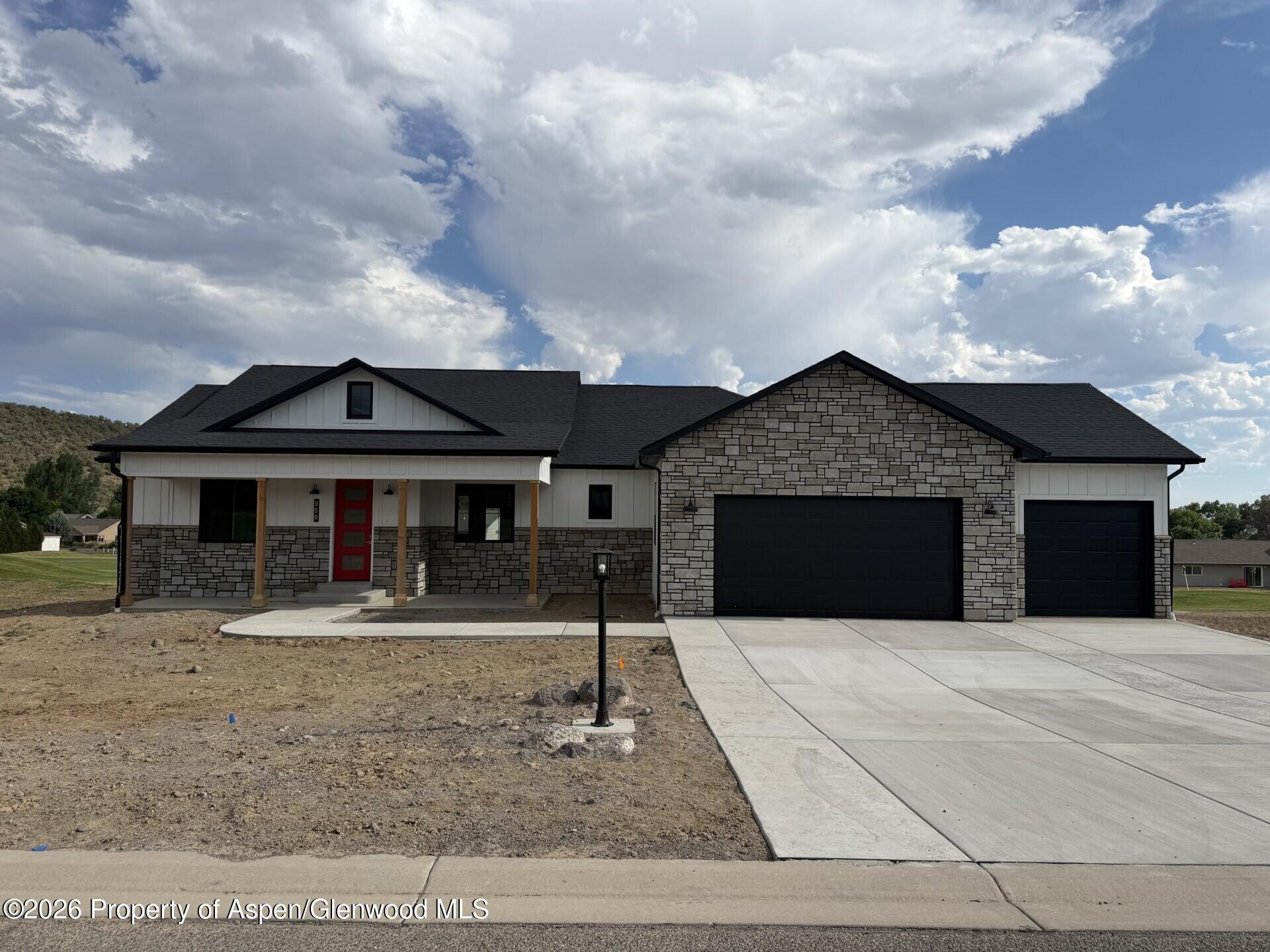 950 Se Fairway Drive Property Photo 1