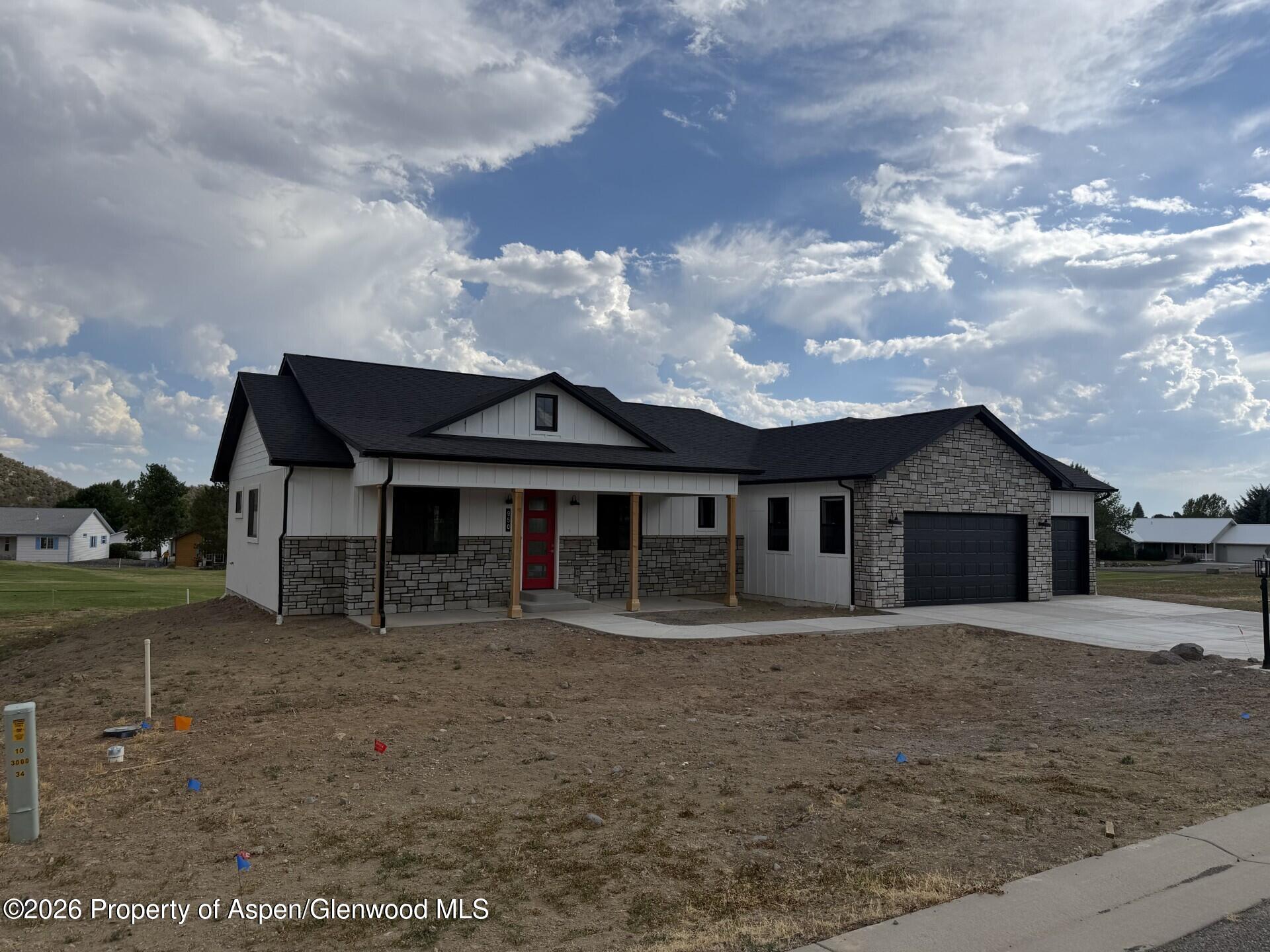 950 Se Fairway Drive Property Photo 2