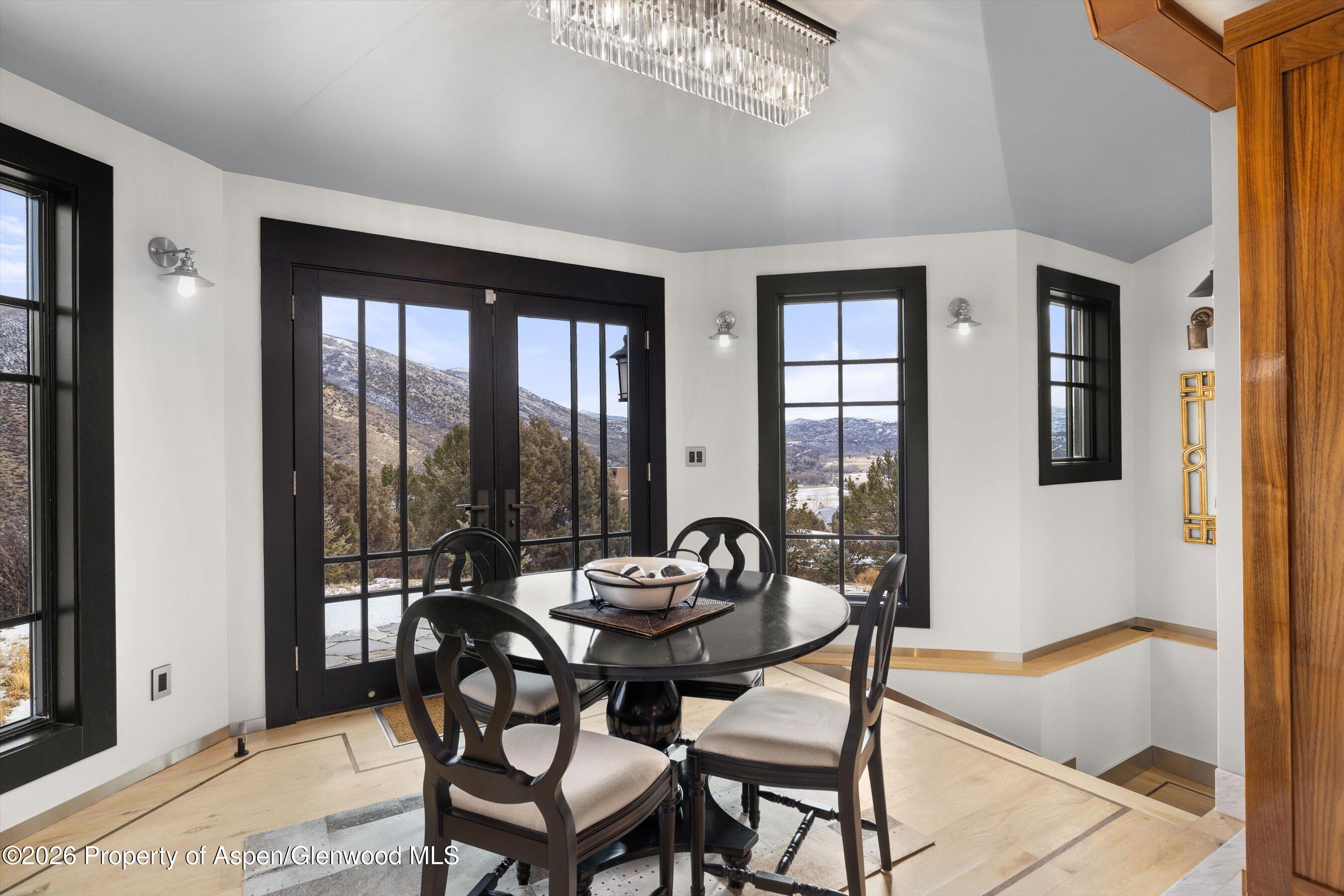 1325 Gateway Road Property Photo 11