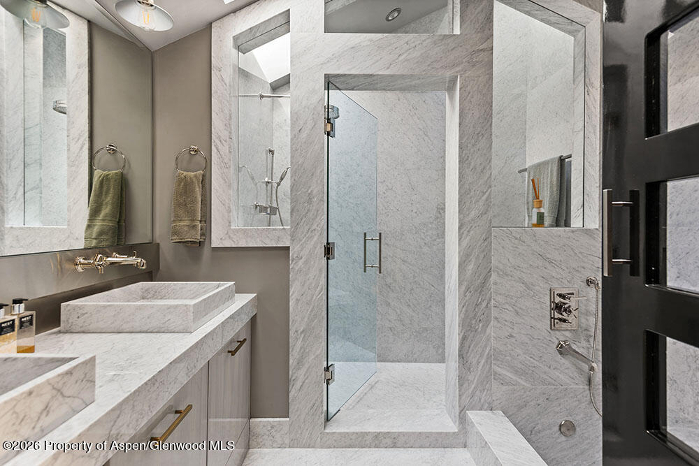 1325 Gateway Road Property Photo 15