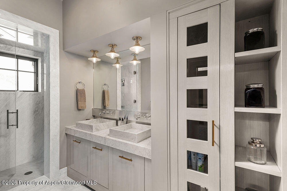 1325 Gateway Road Property Photo 20
