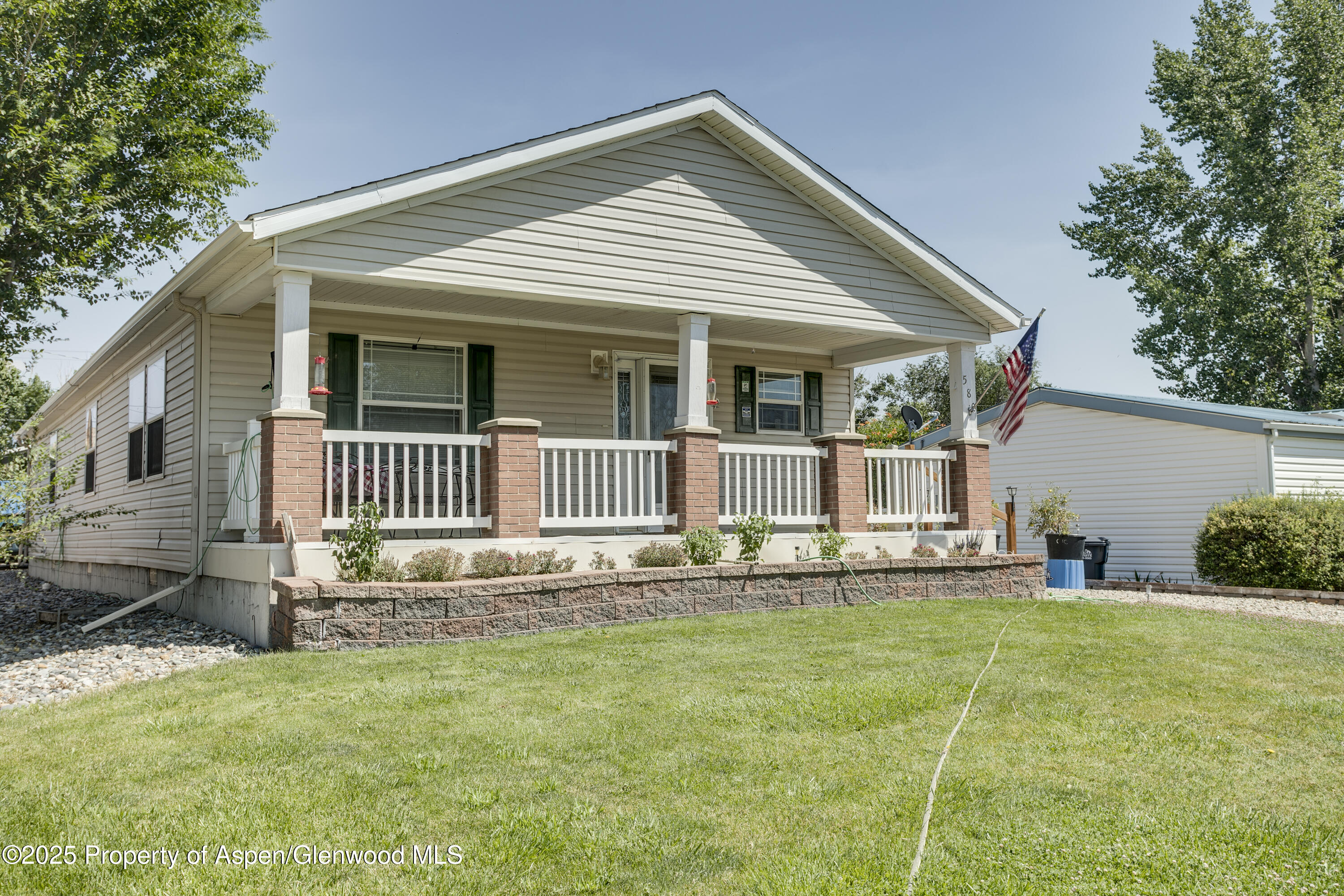 580 Denver Avenue Property Photo 1