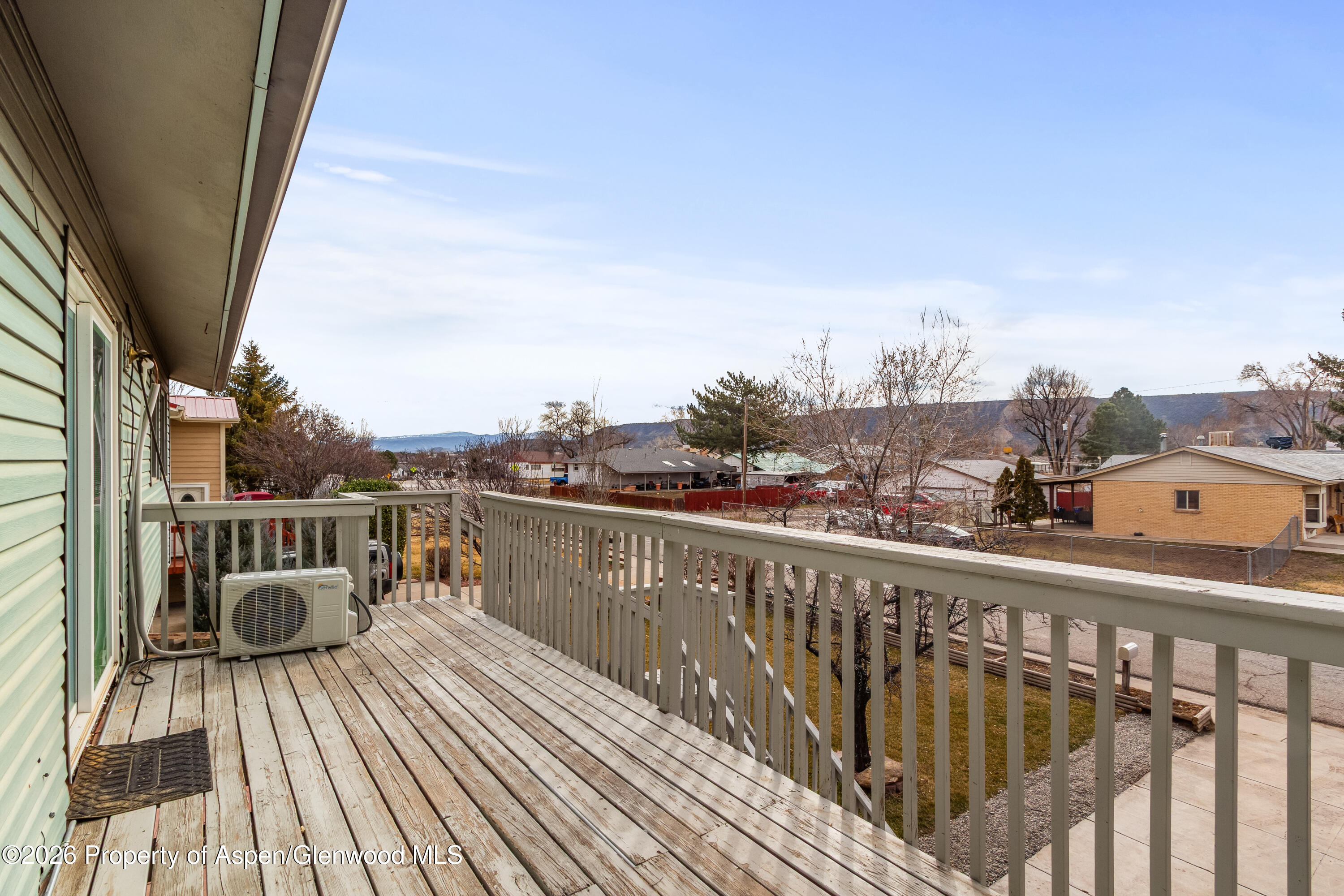 824 W 5th Street Property Photo 4