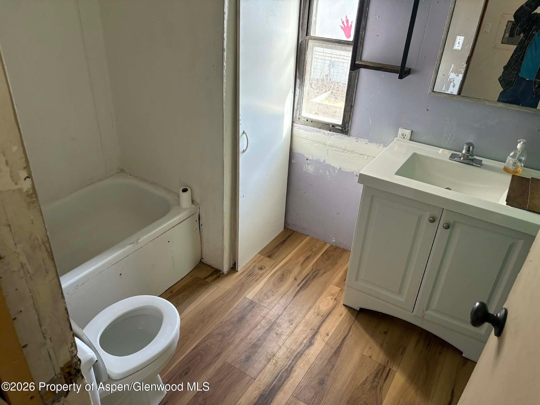 430 E 4th Street 17 Property Photo 7