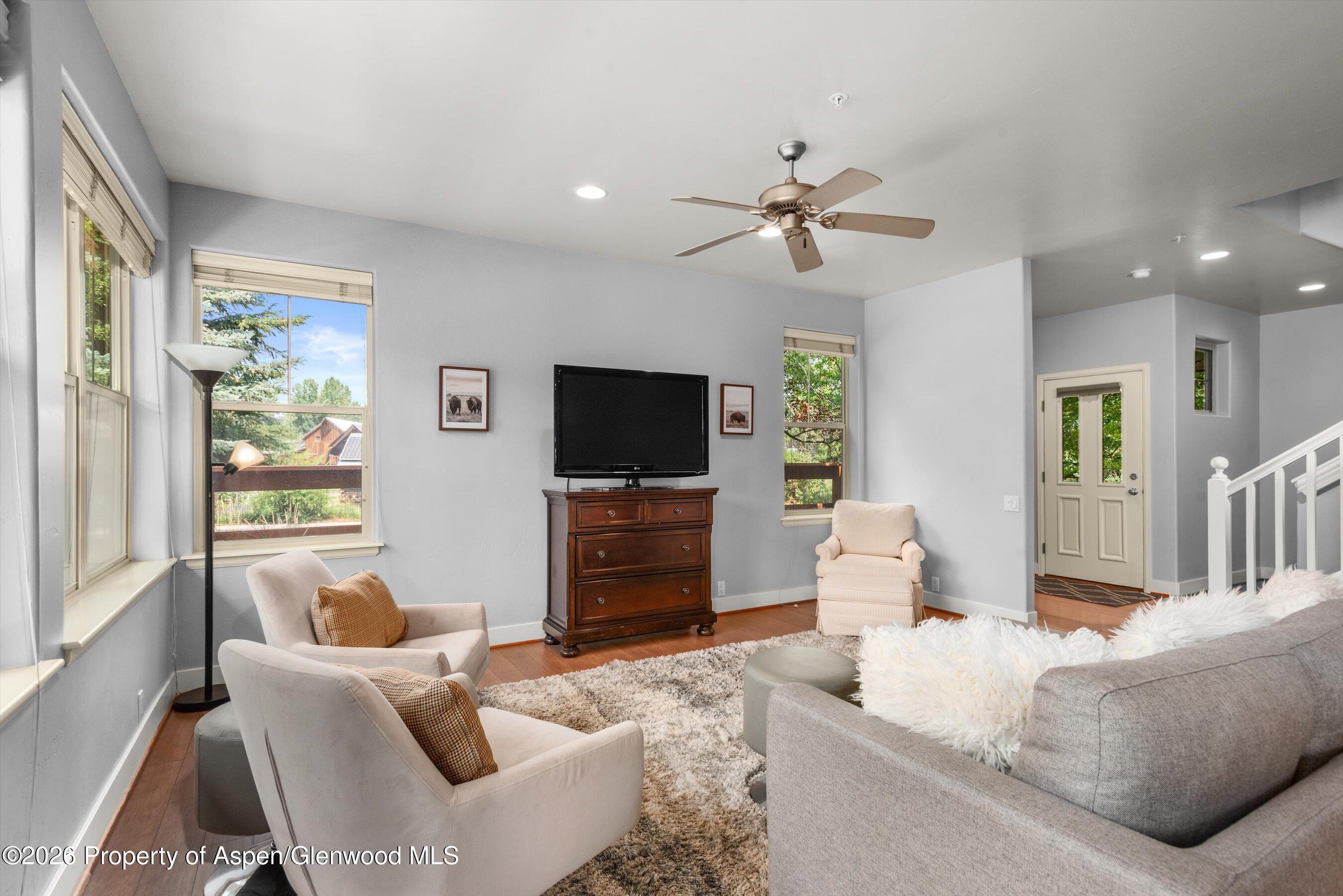 548 Evans Court Property Photo 4