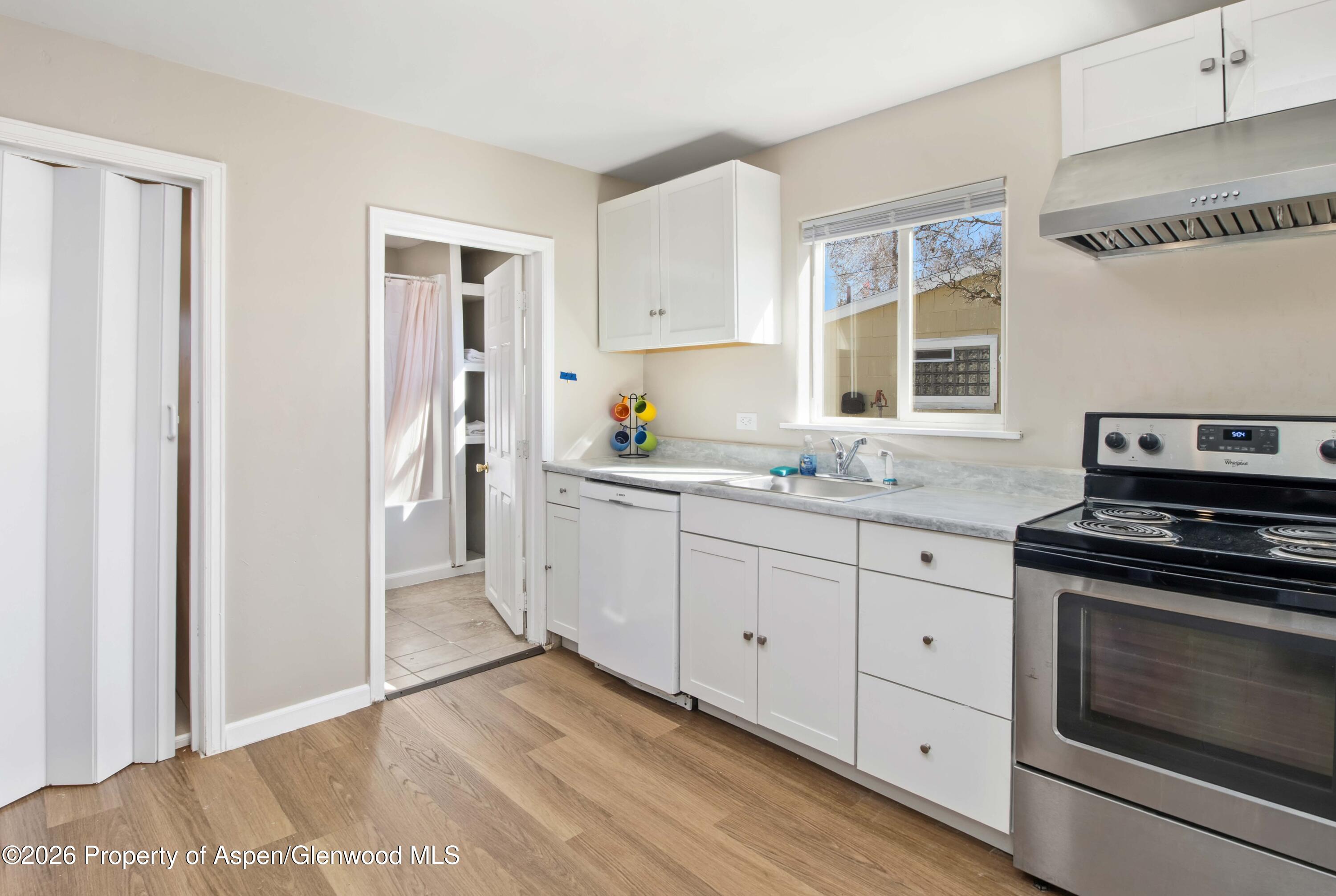 232 W 4th Street Property Photo 1