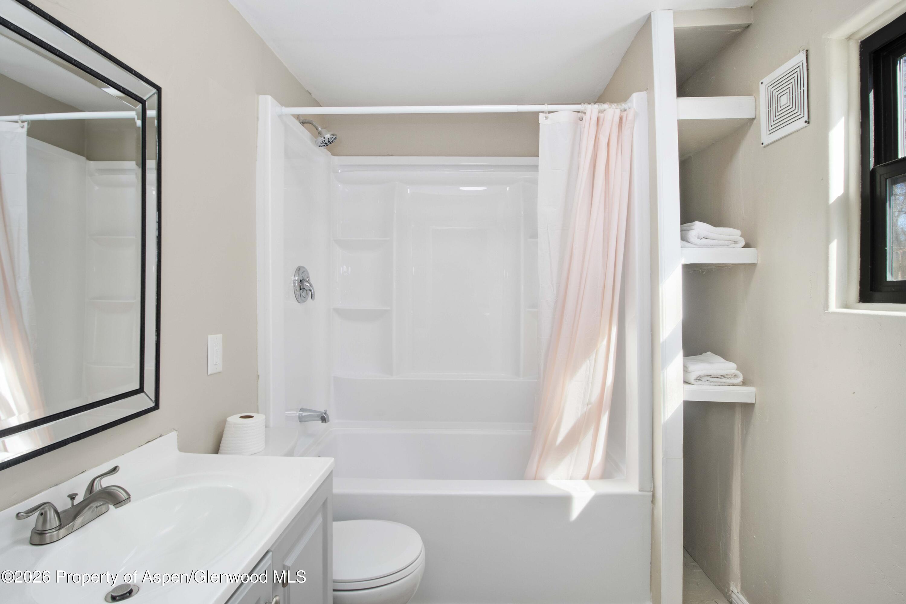 232 W 4th Street Property Photo 20