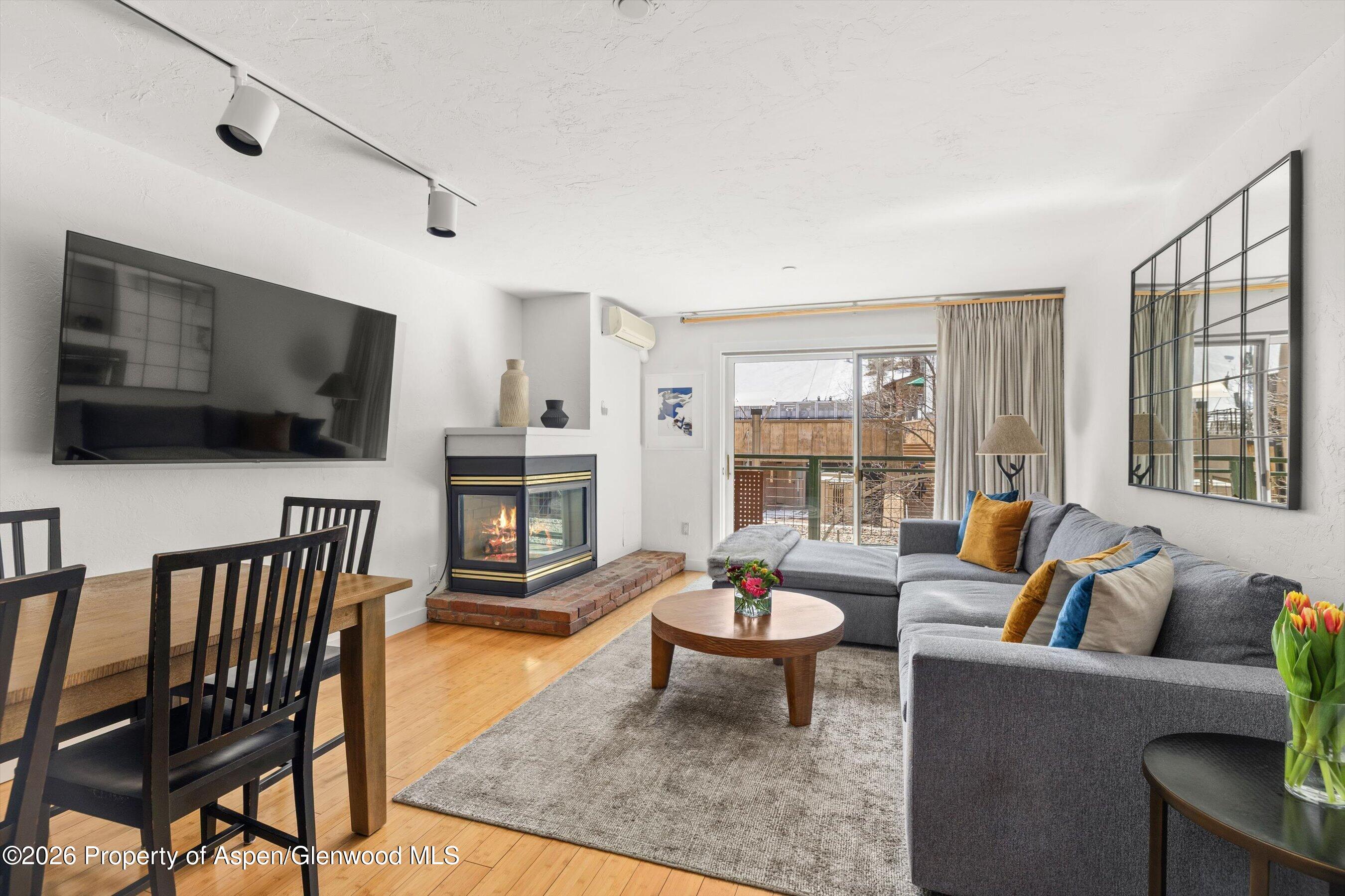 555 E Durant Avenue 2c Property Photo 2