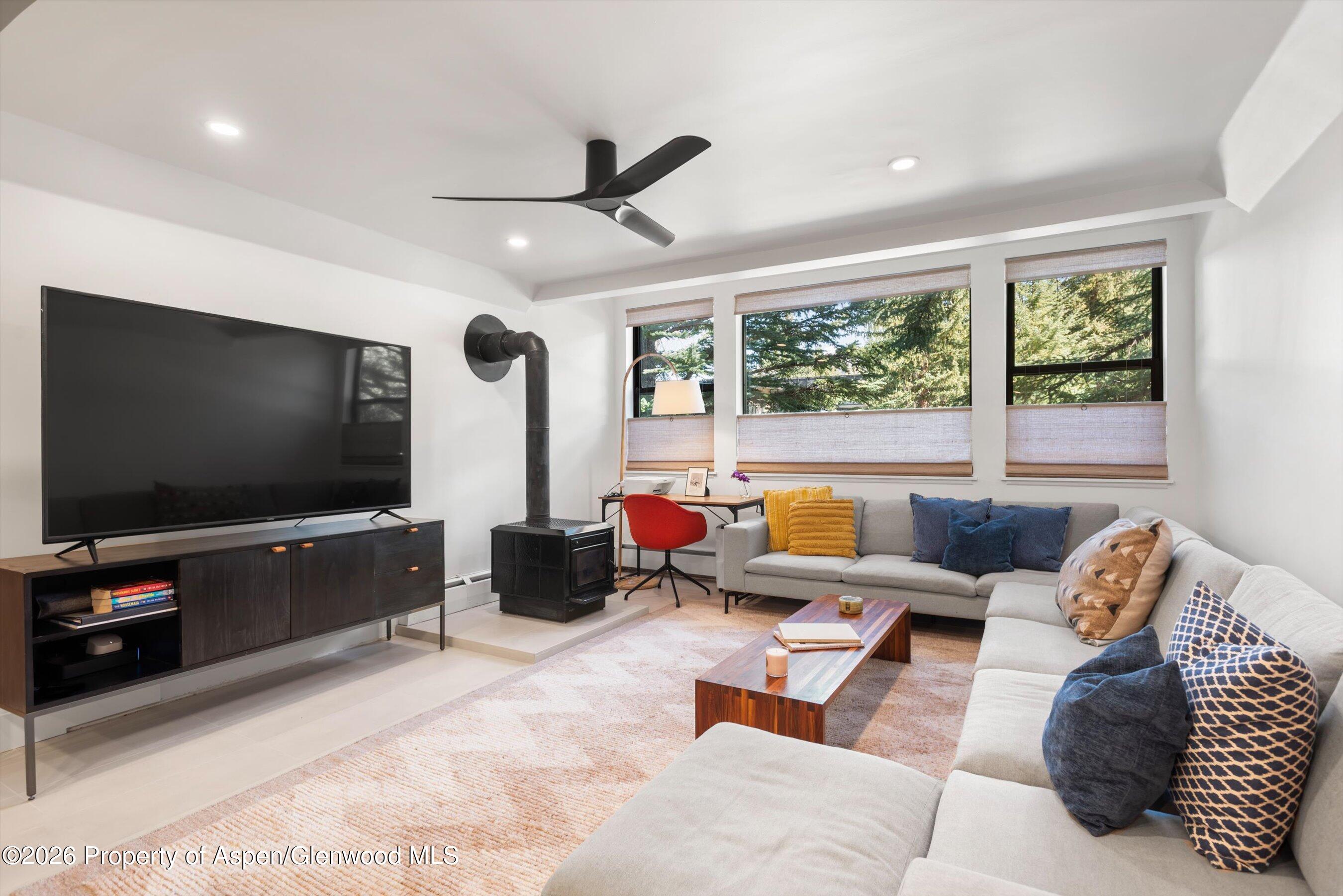 907 Vine Street Property Photo 2