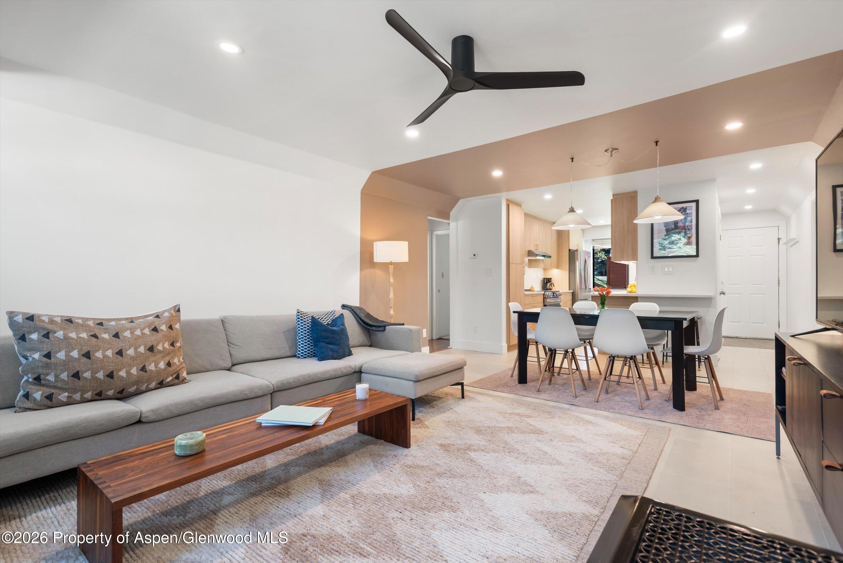 907 Vine Street Property Photo 3