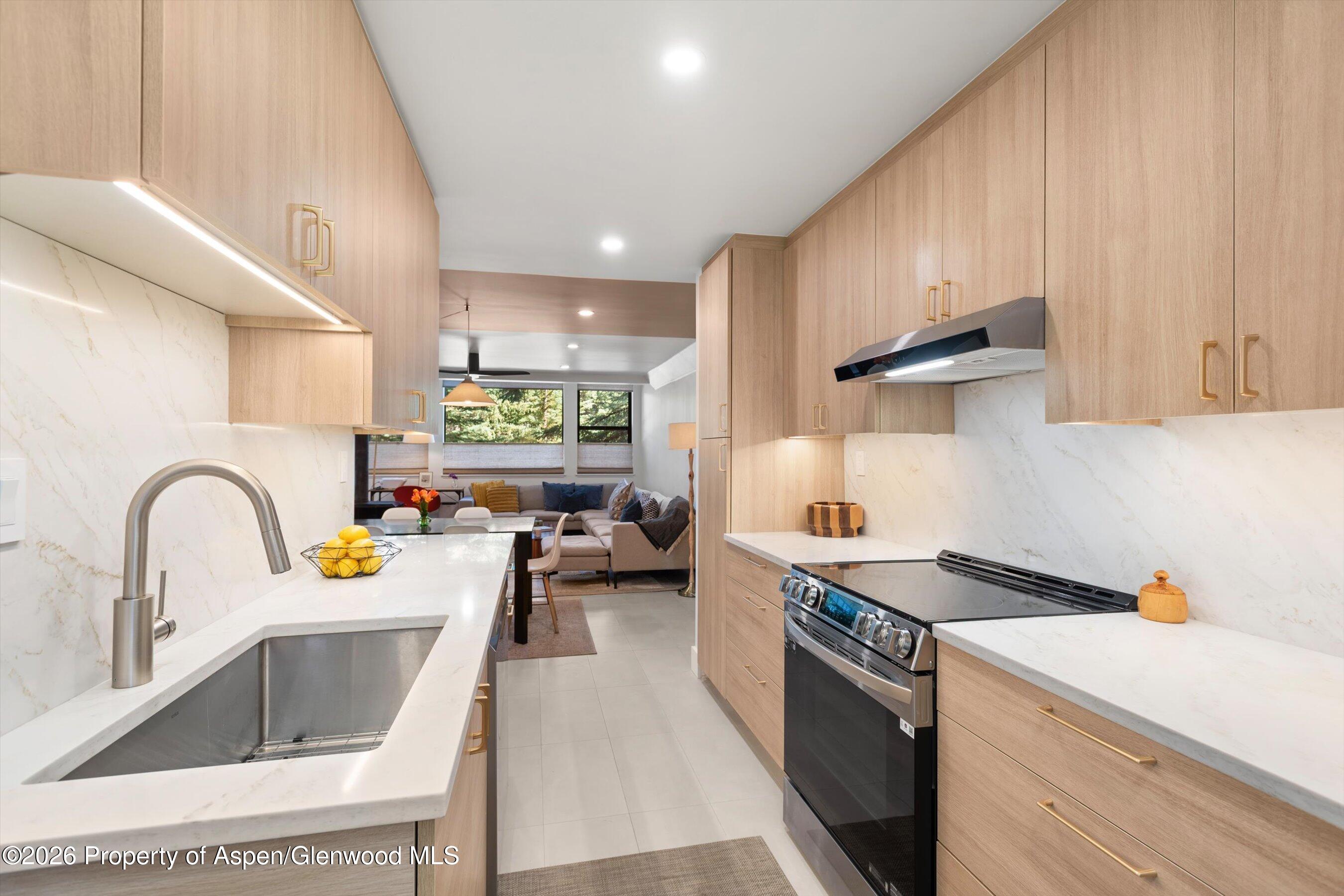 907 Vine Street Property Photo 7