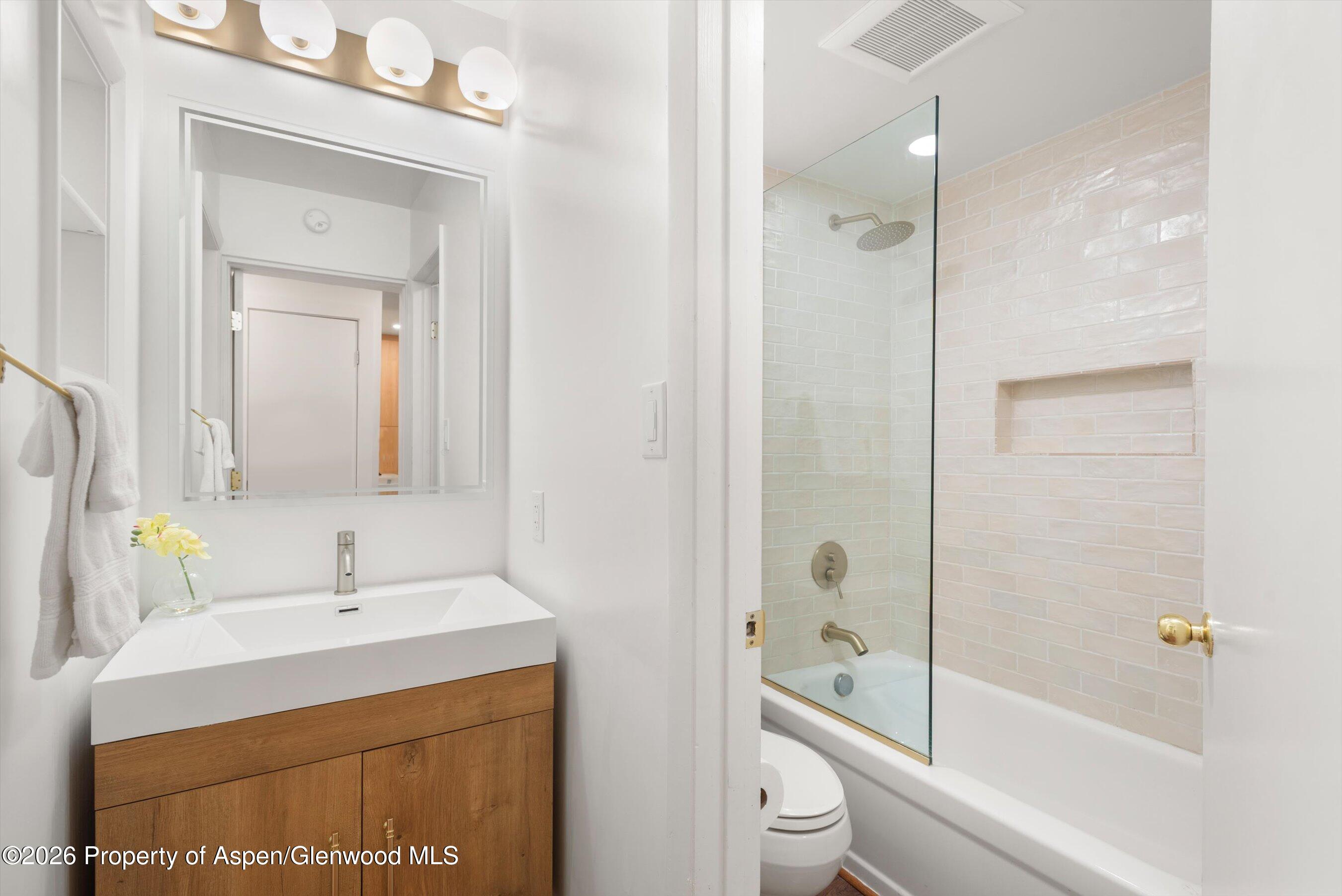 907 Vine Street Property Photo 14