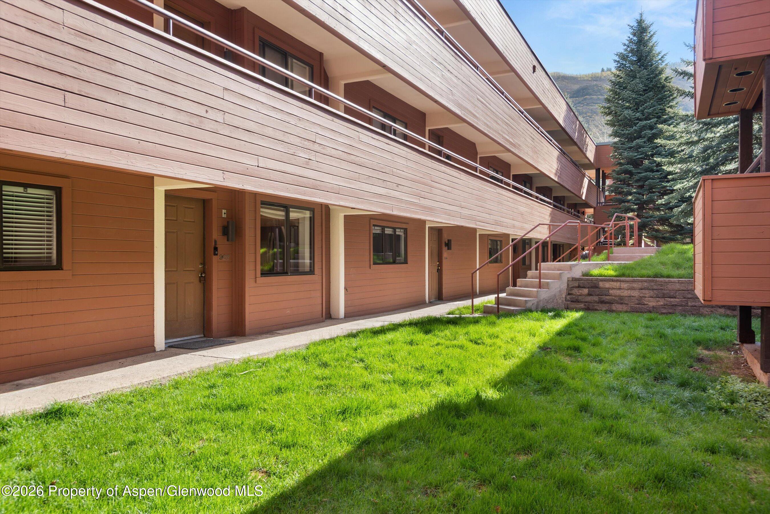 907 Vine Street Property Photo 17
