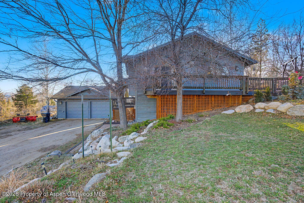1040 Bryan Way Property Photo 1