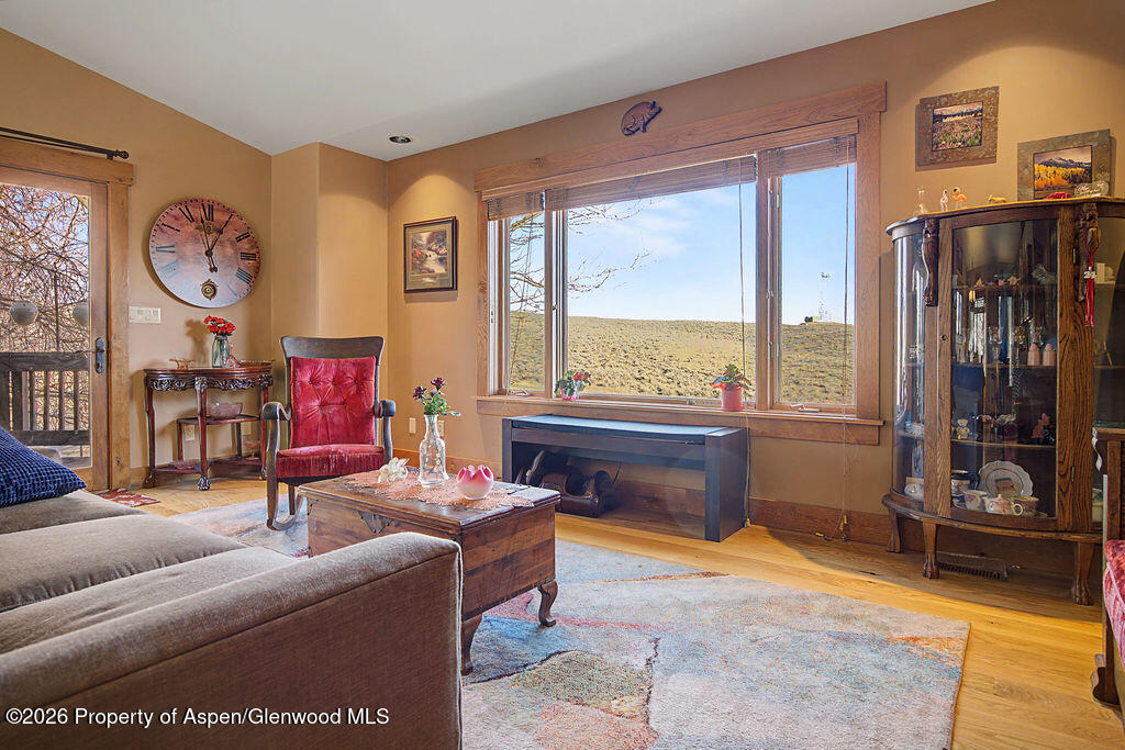 1040 Bryan Way Property Photo 4