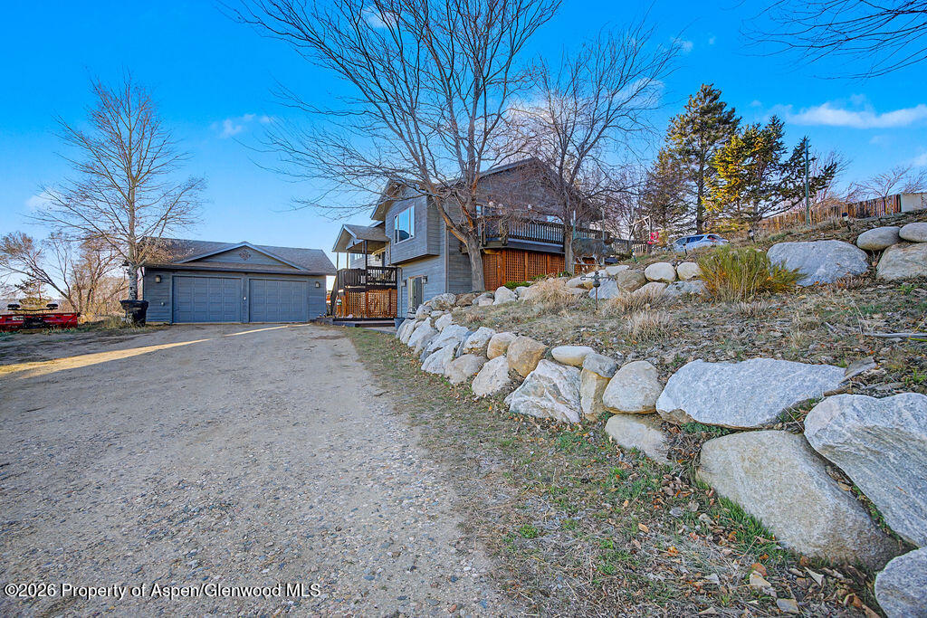 1040 Bryan Way Property Photo 6