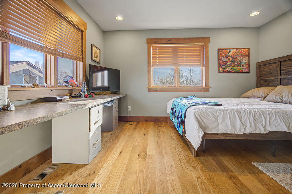 1040 Bryan Way Property Photo 14