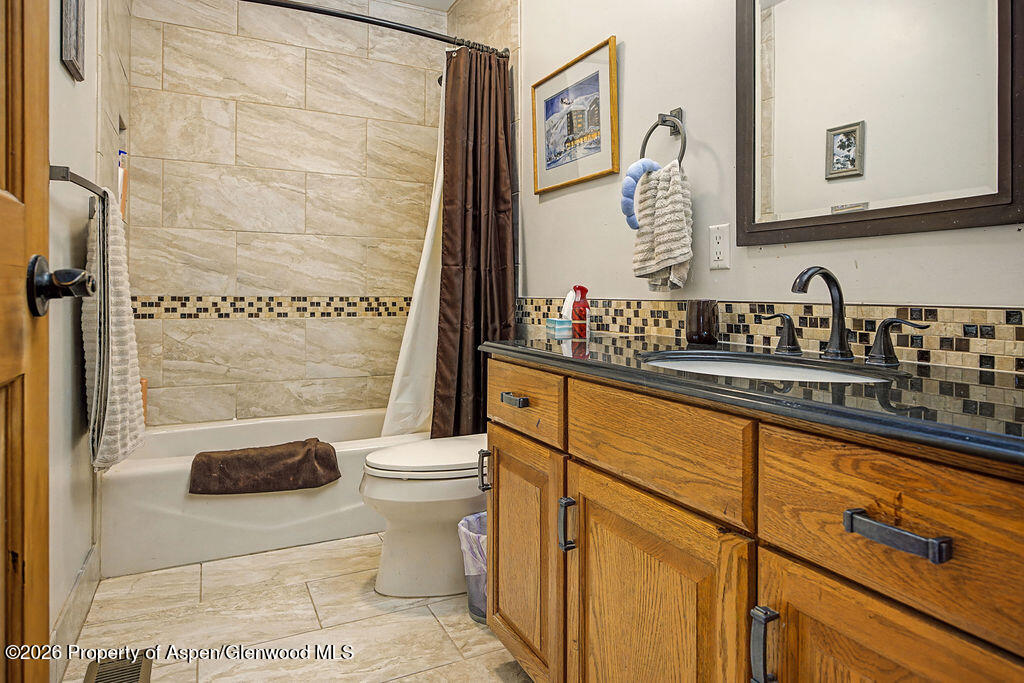 1040 Bryan Way Property Photo 17