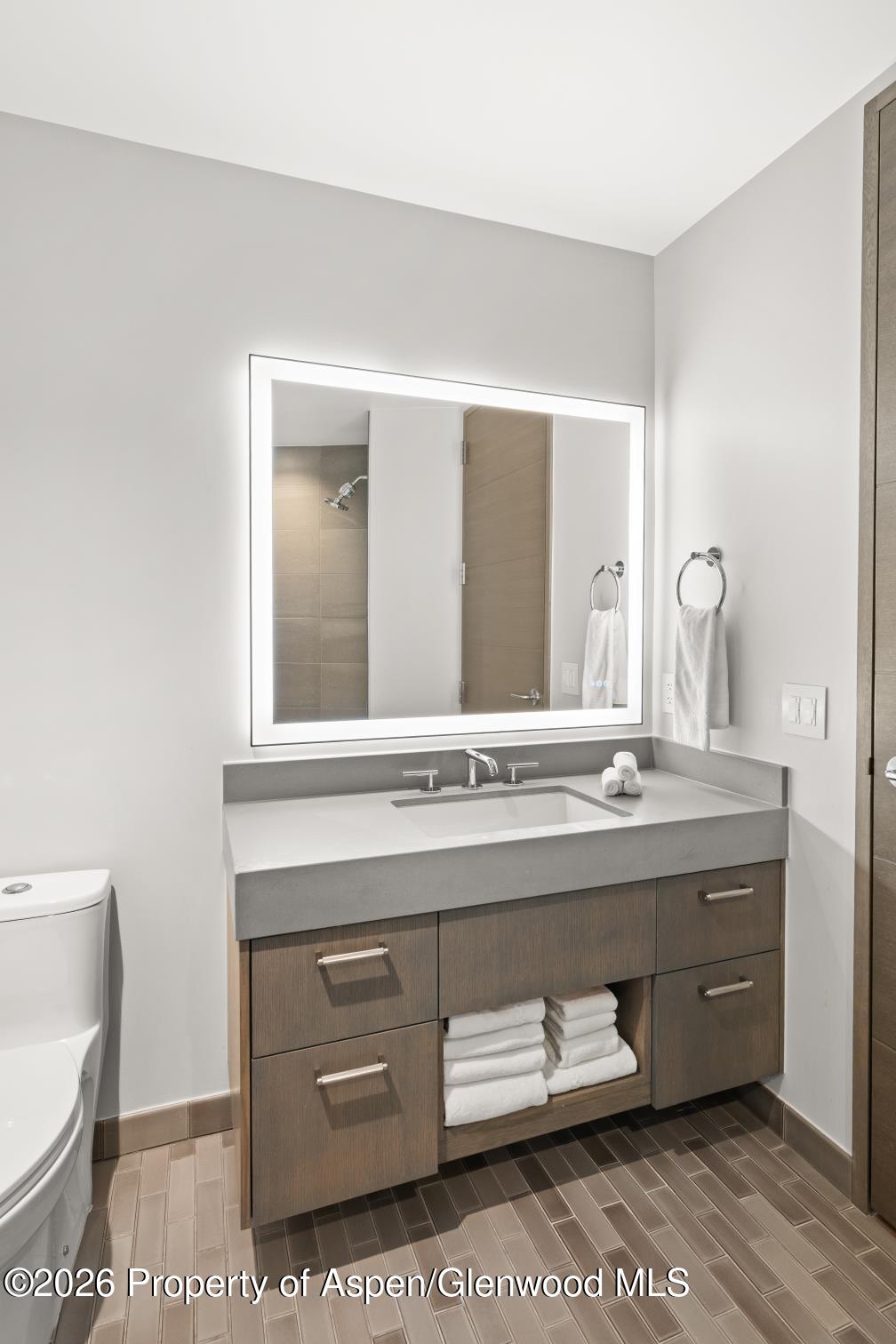 180 Wood Road 402 Property Photo 72