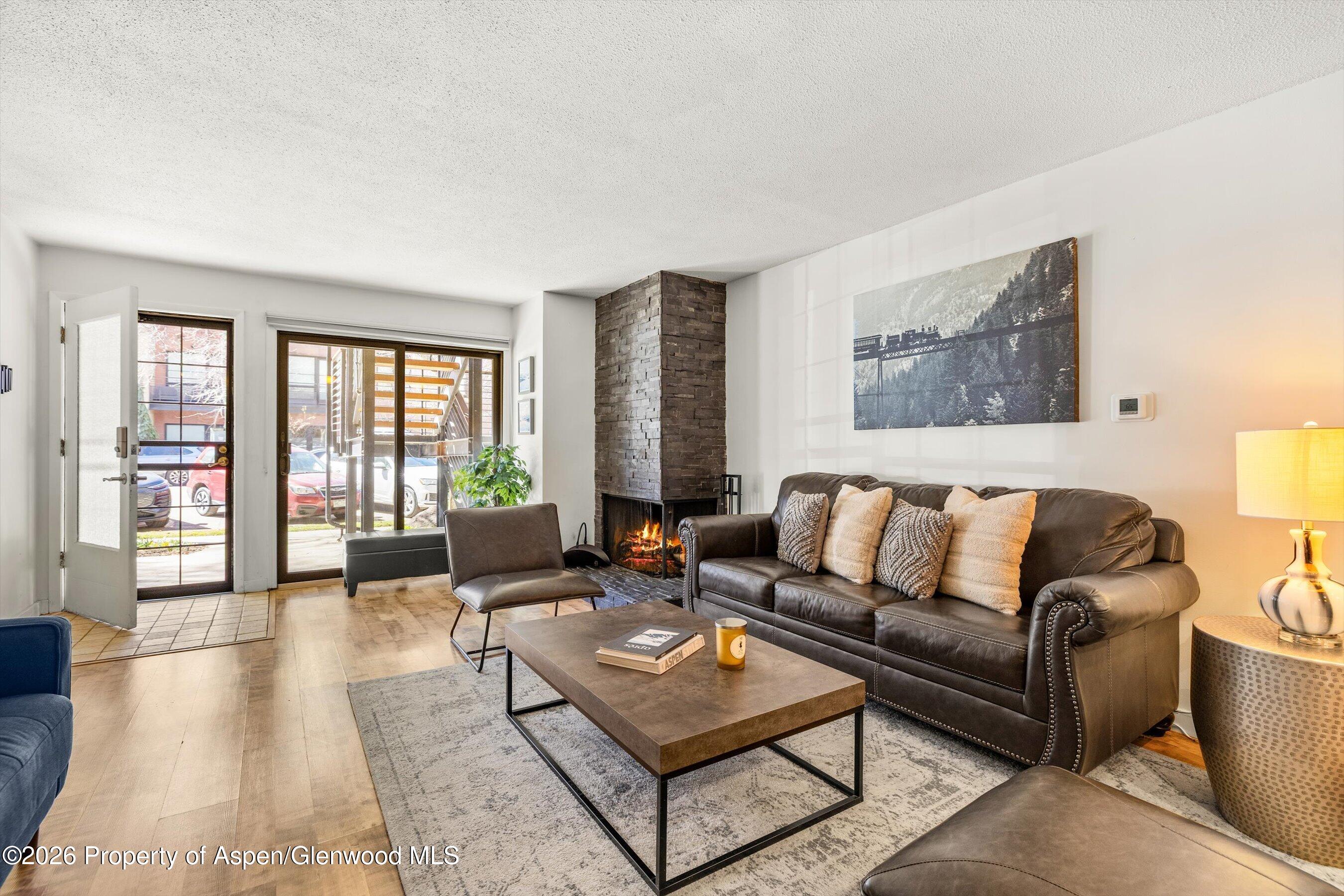 210 E Cooper Avenue 1-c Property Photo 2