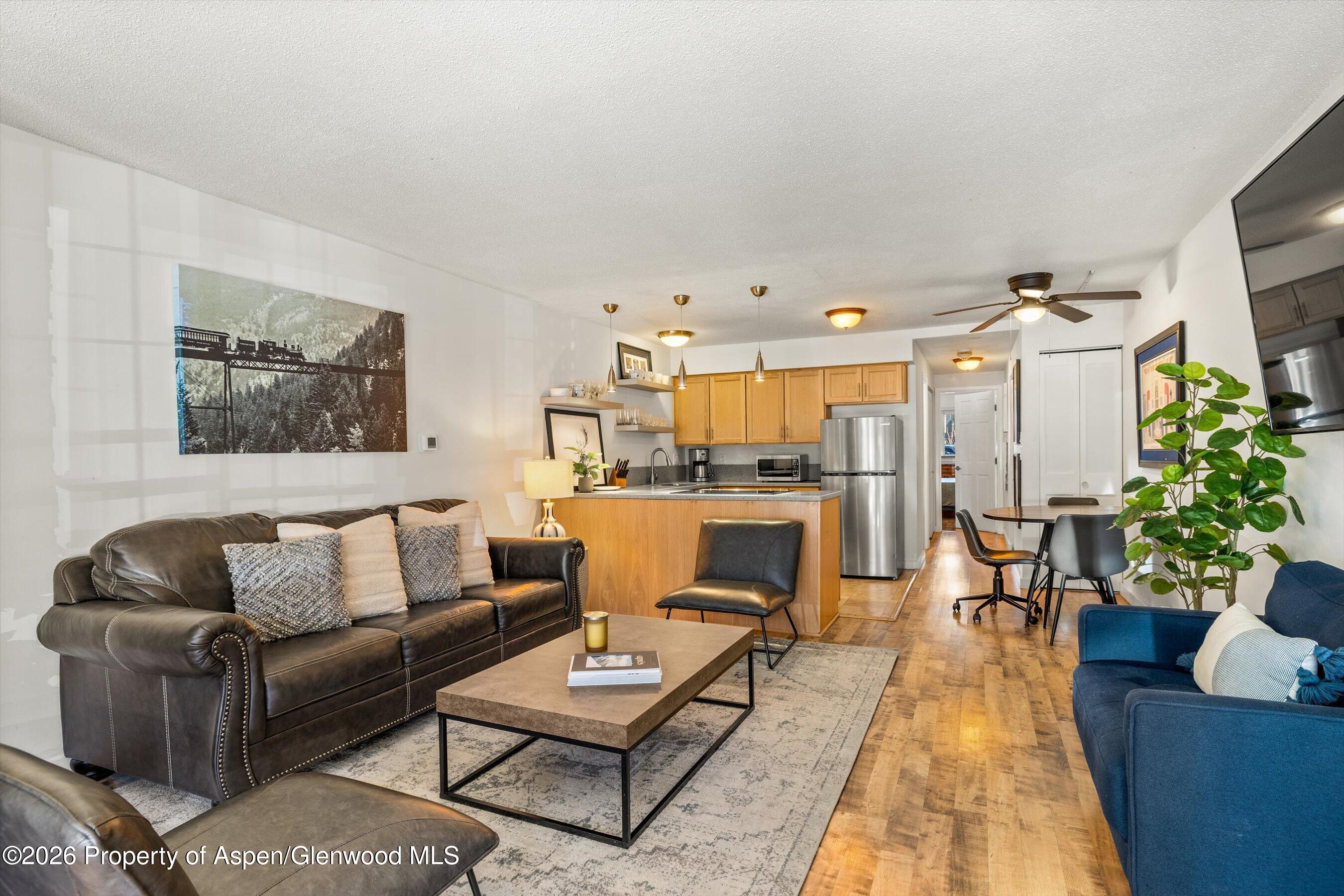 210 E Cooper Avenue 1-c Property Photo 3