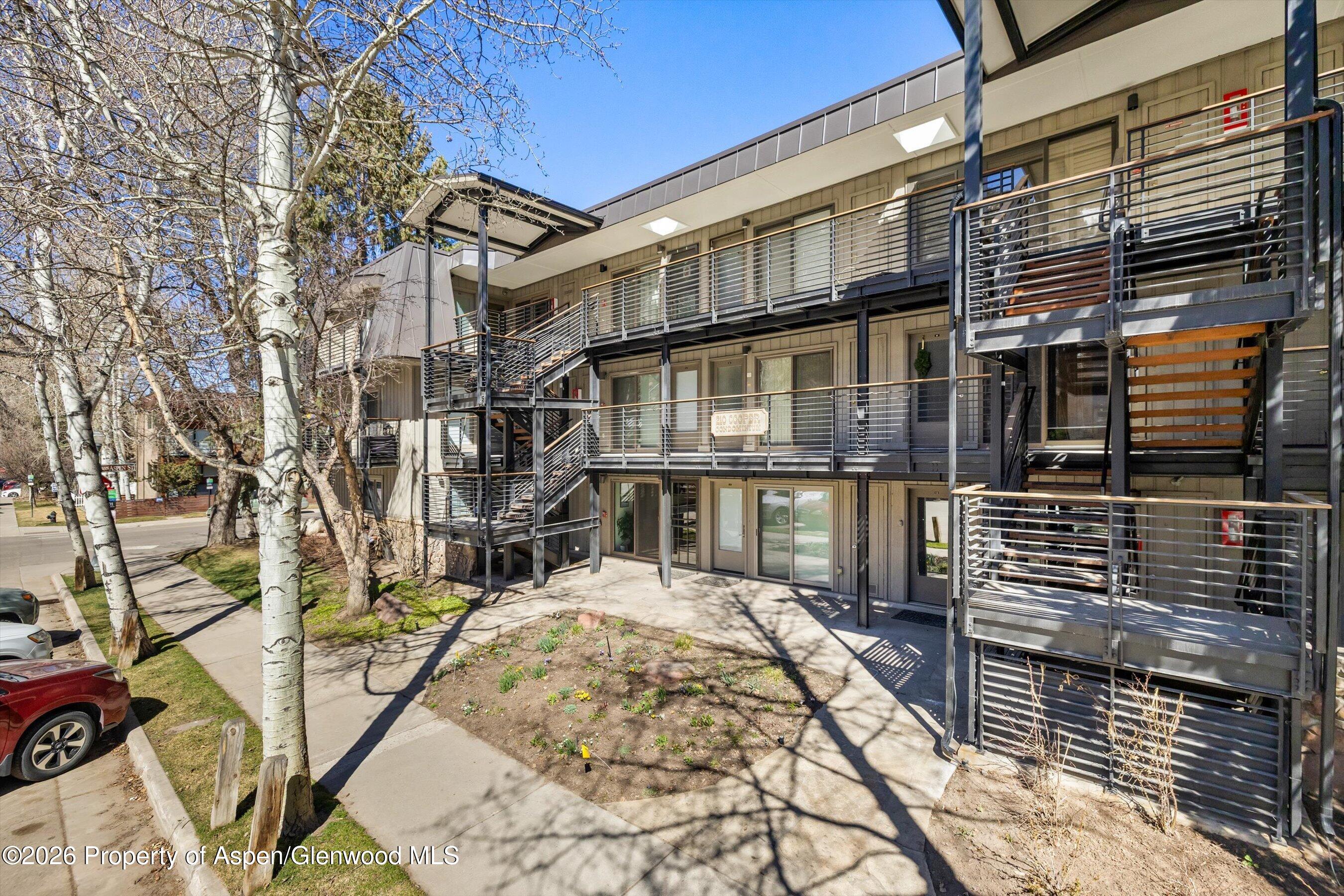 210 E Cooper Avenue 1-c Property Photo 11