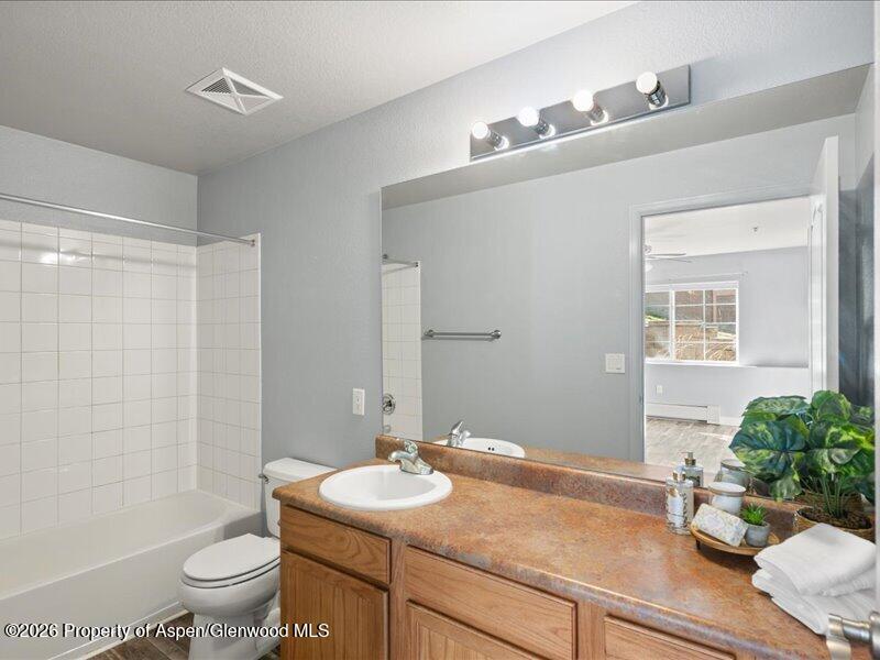 433 Riverview Drive 1602 Property Photo 10