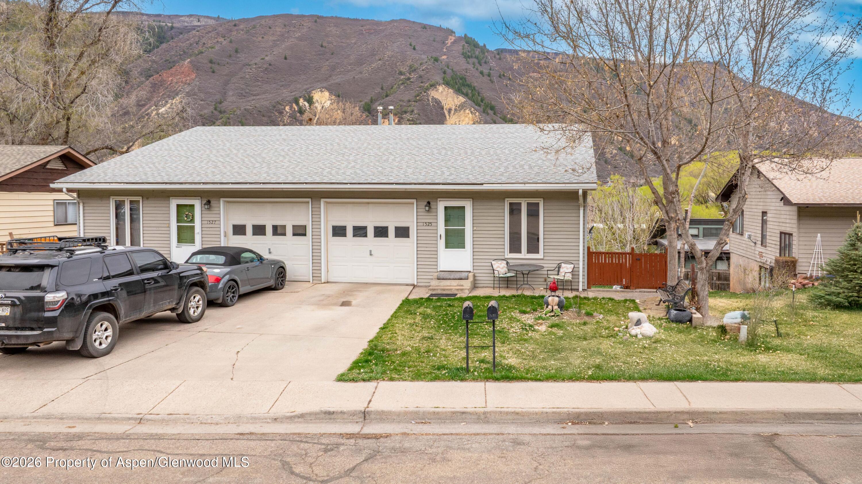 1525 Bennett Avenue Property Photo 1