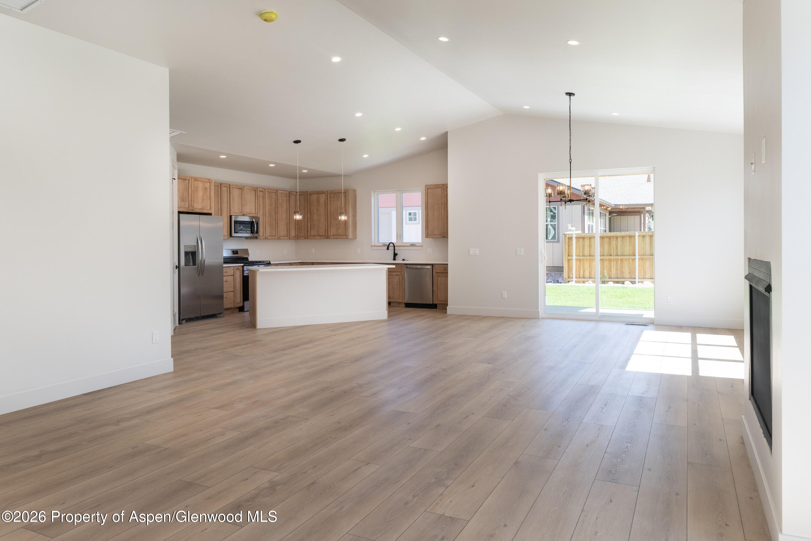 560 S Wildhorse Drive Property Photo 9
