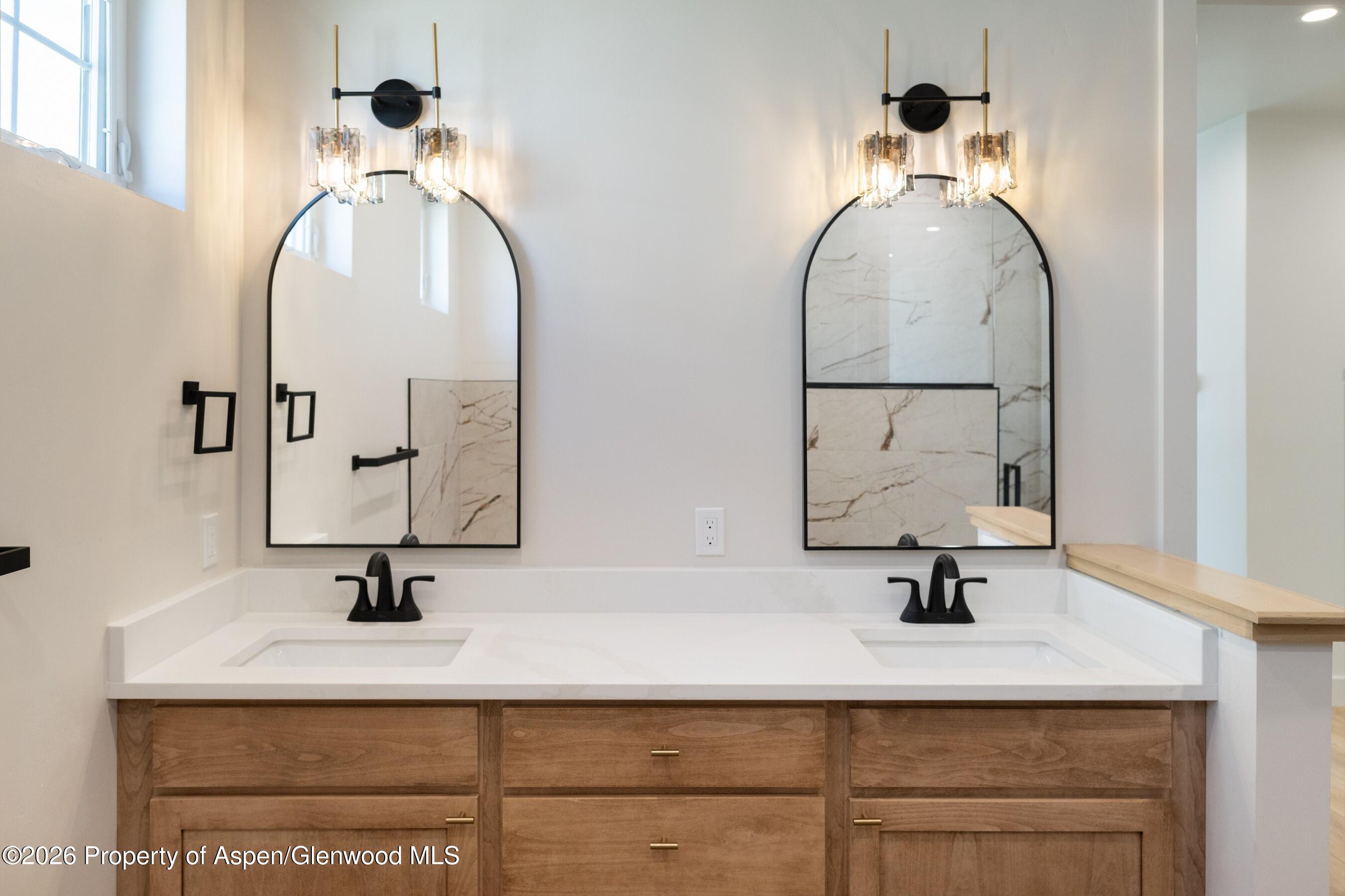 560 S Wildhorse Drive Property Photo 17