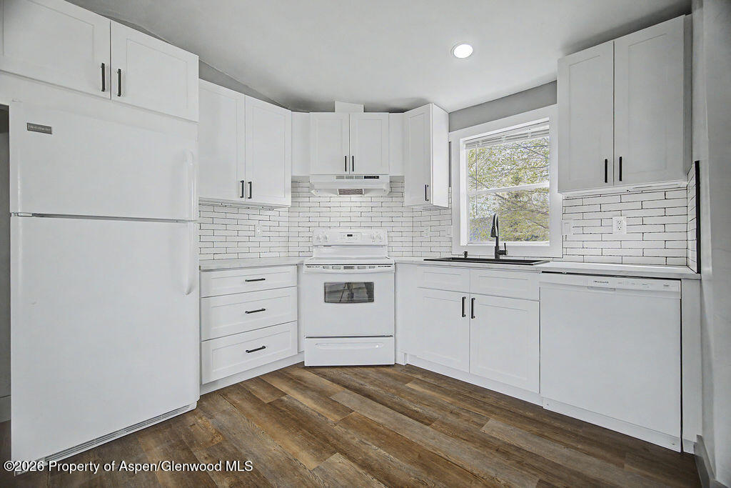 925 W 1st Street 607 Property Photo 6