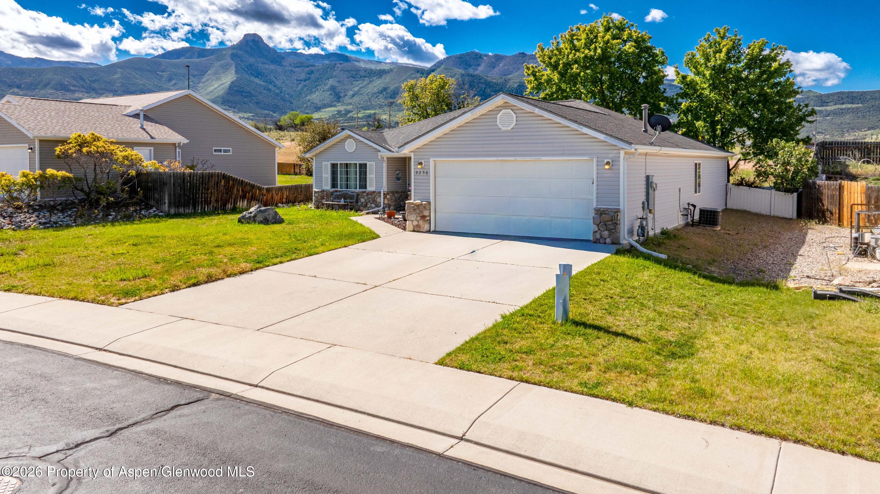 256 Cliff View Circle Property Photo 2