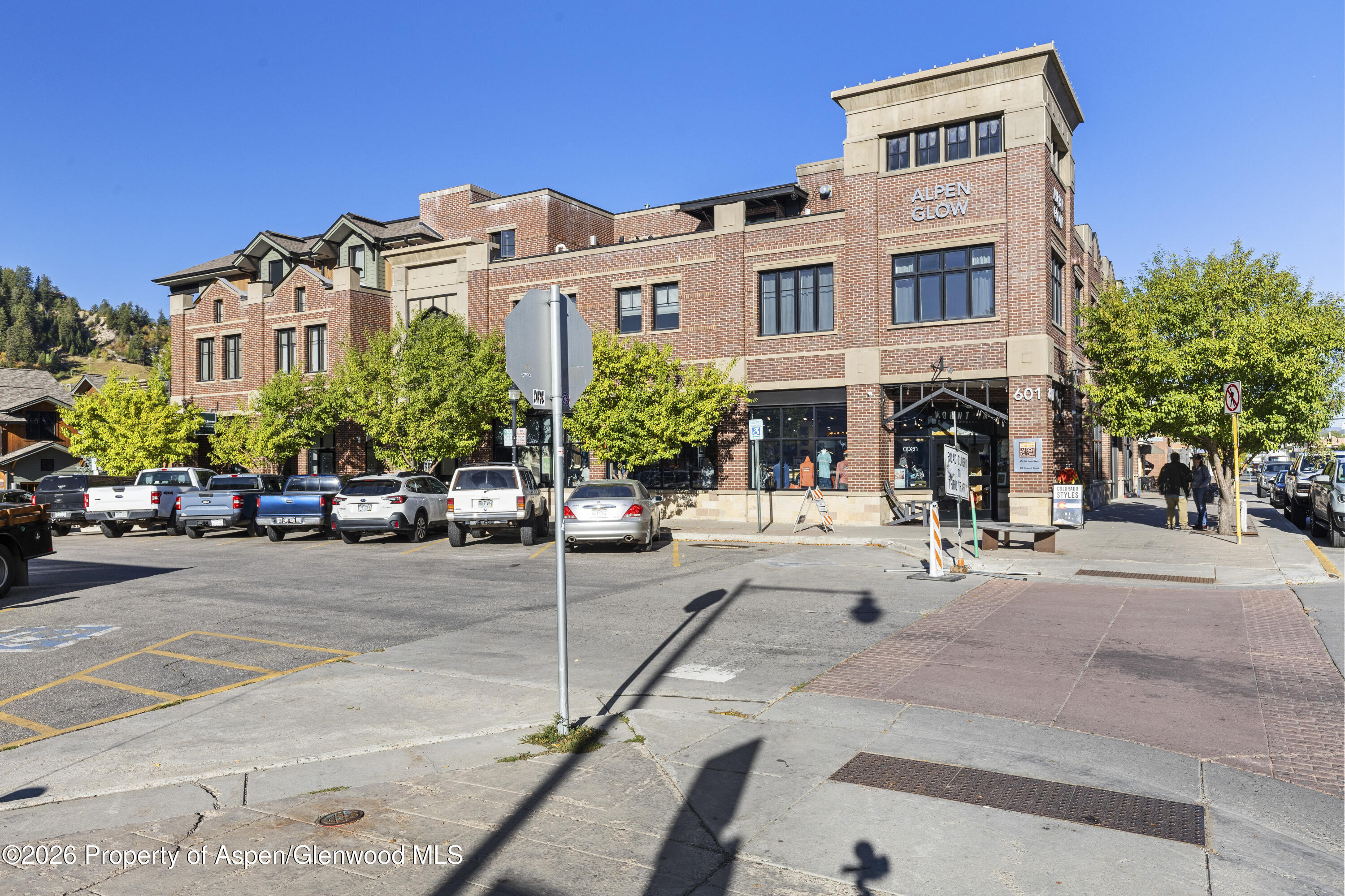 601 Lincoln Avenue C4 Property Photo 6