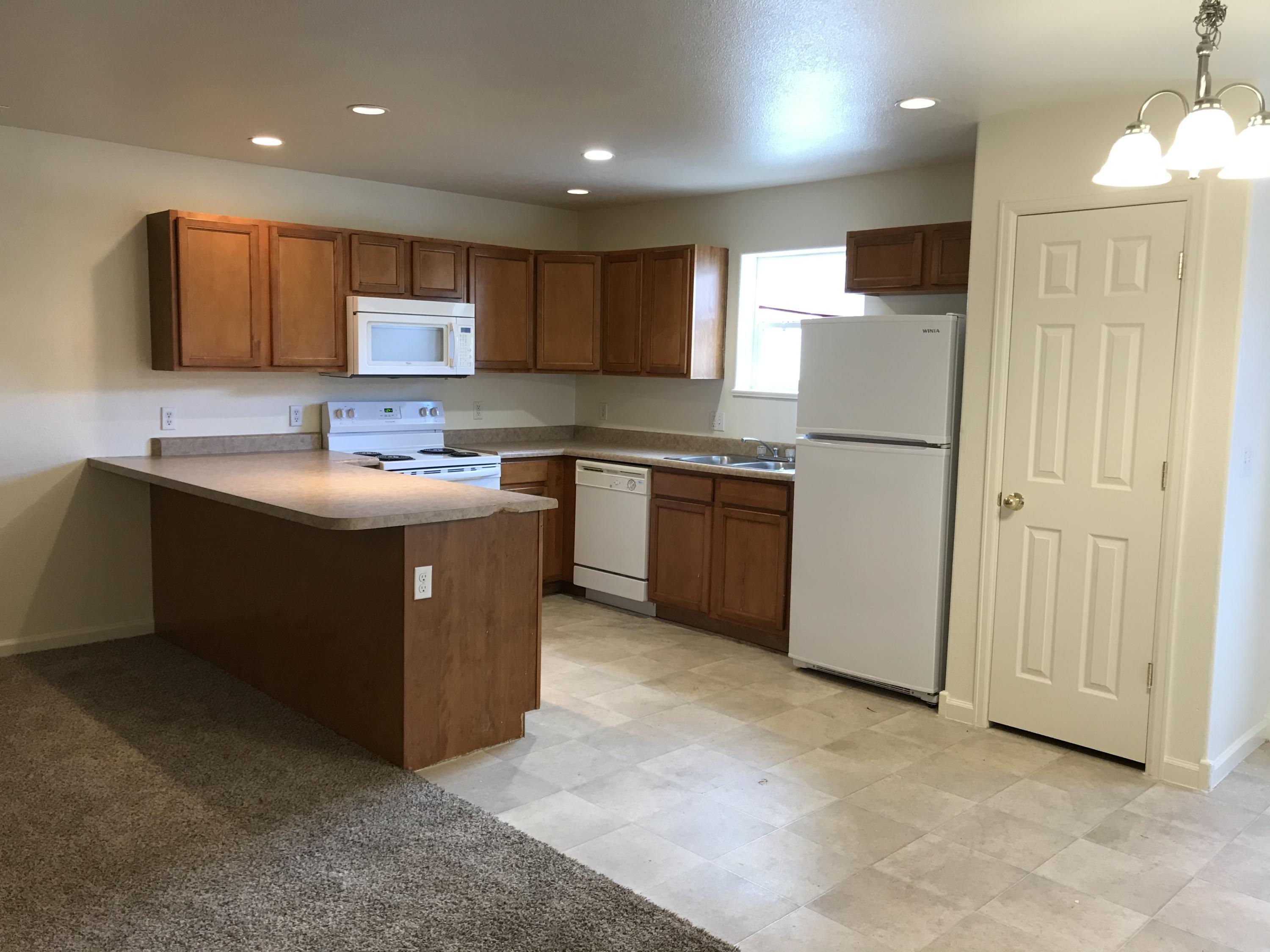 402 Yarrow Circle Property Photo 3