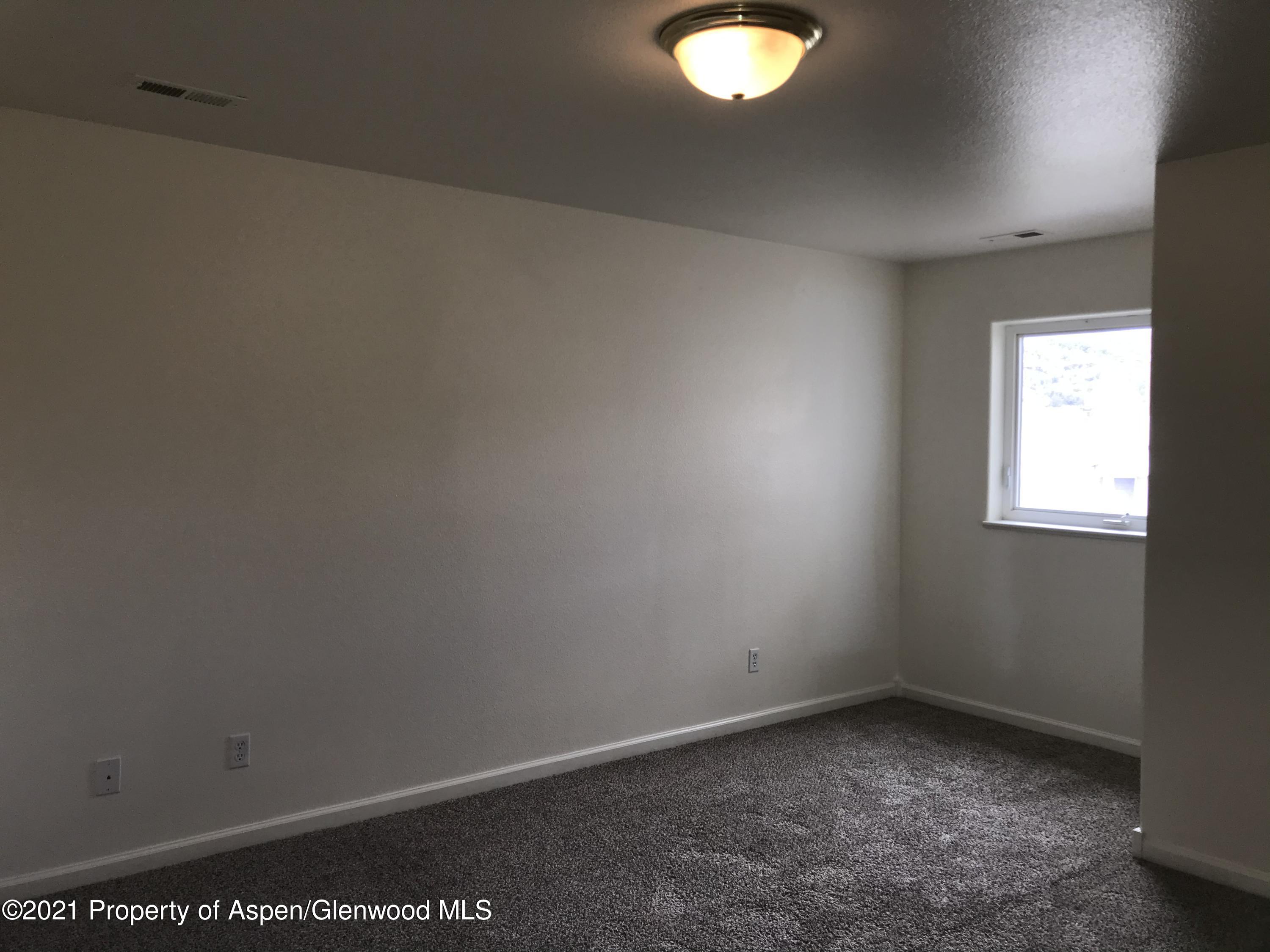 402 Yarrow Circle Property Photo 8