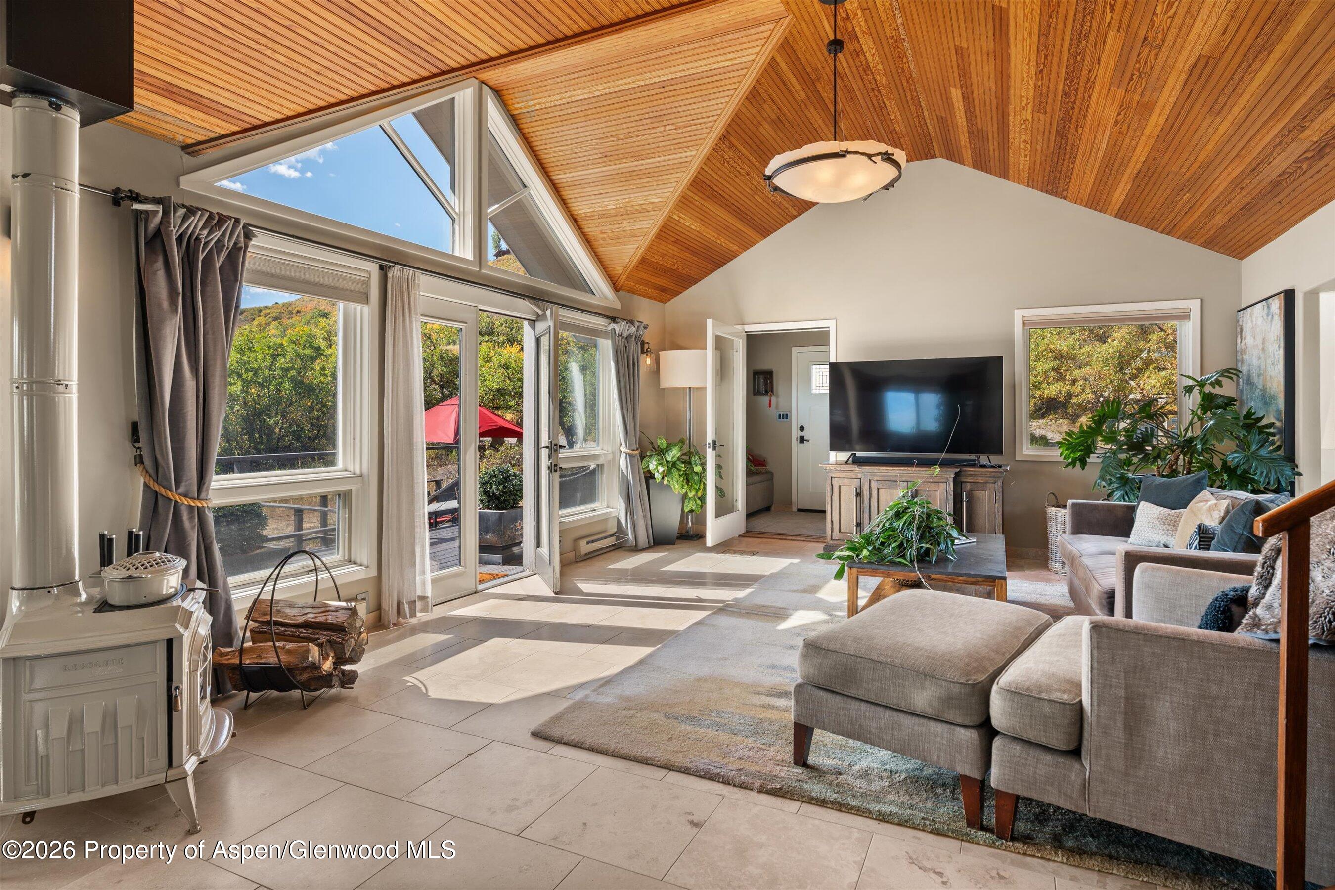 1560 Medicine Bow Road Property Photo 6