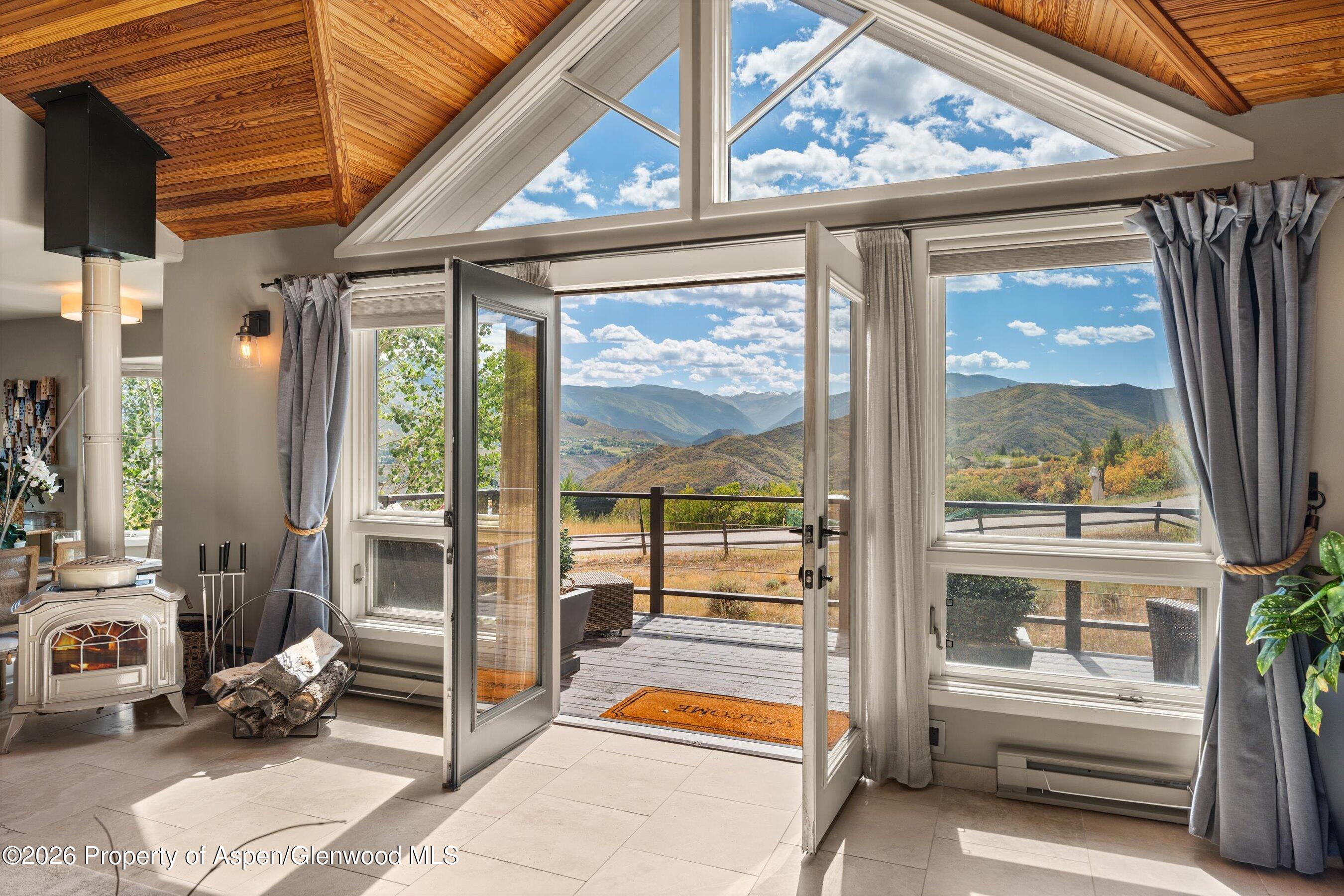 1560 Medicine Bow Road Property Photo 10